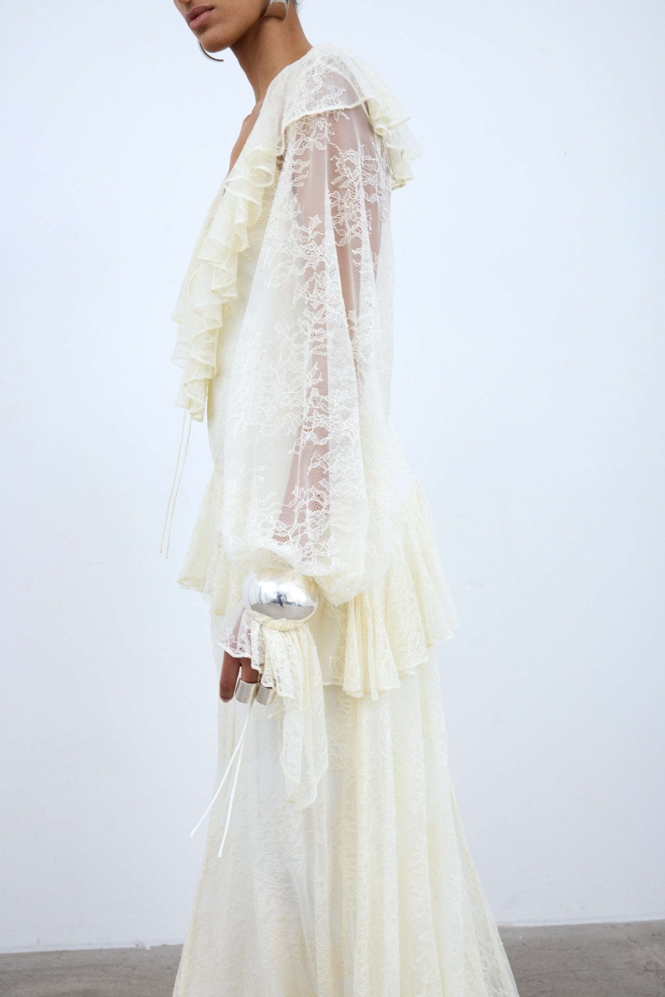 ESEN MAXI DRESS IN IVORY LACE - De La Vali