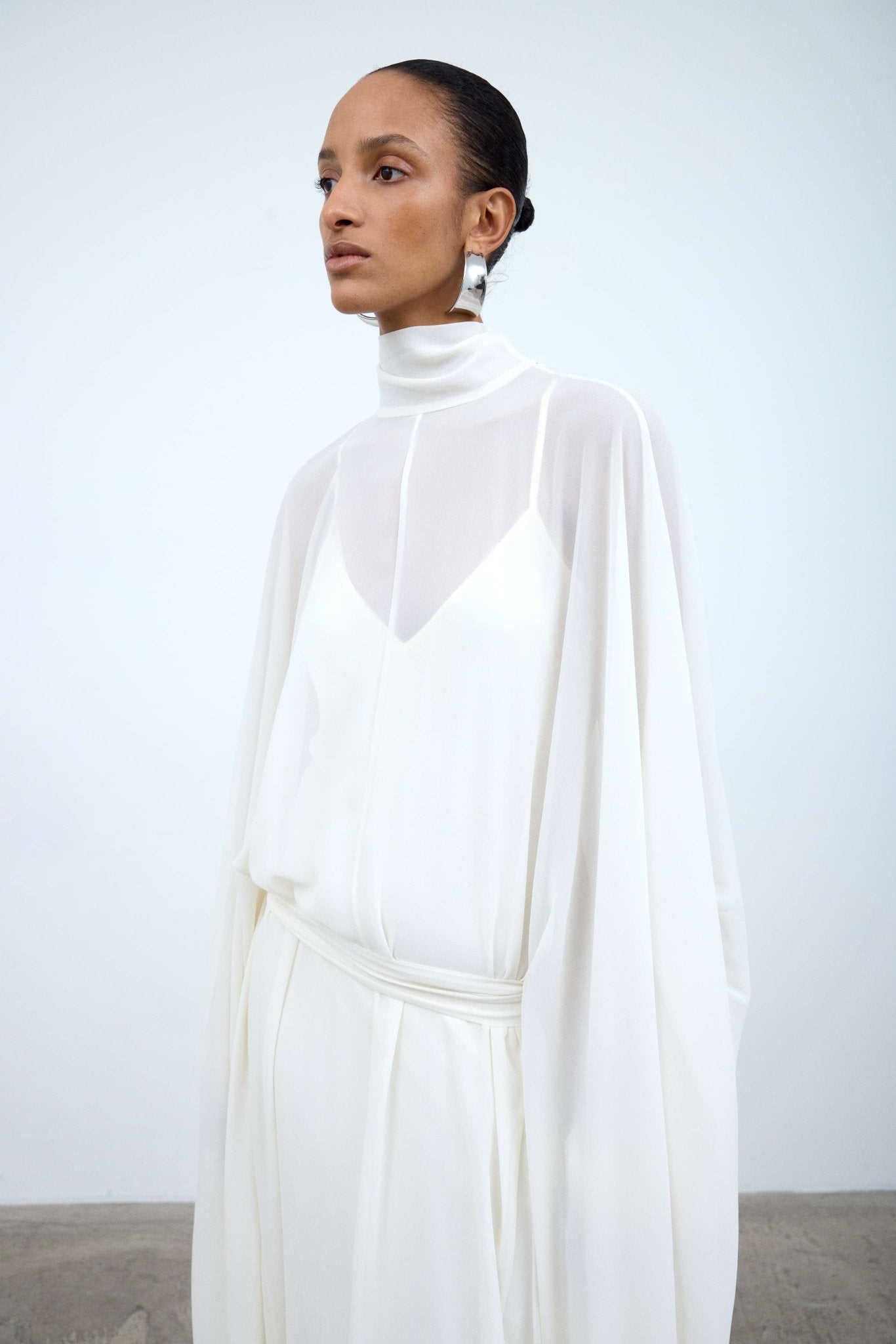 NILA MAXI DRESS IN IVORY CHIFFON - De La Vali