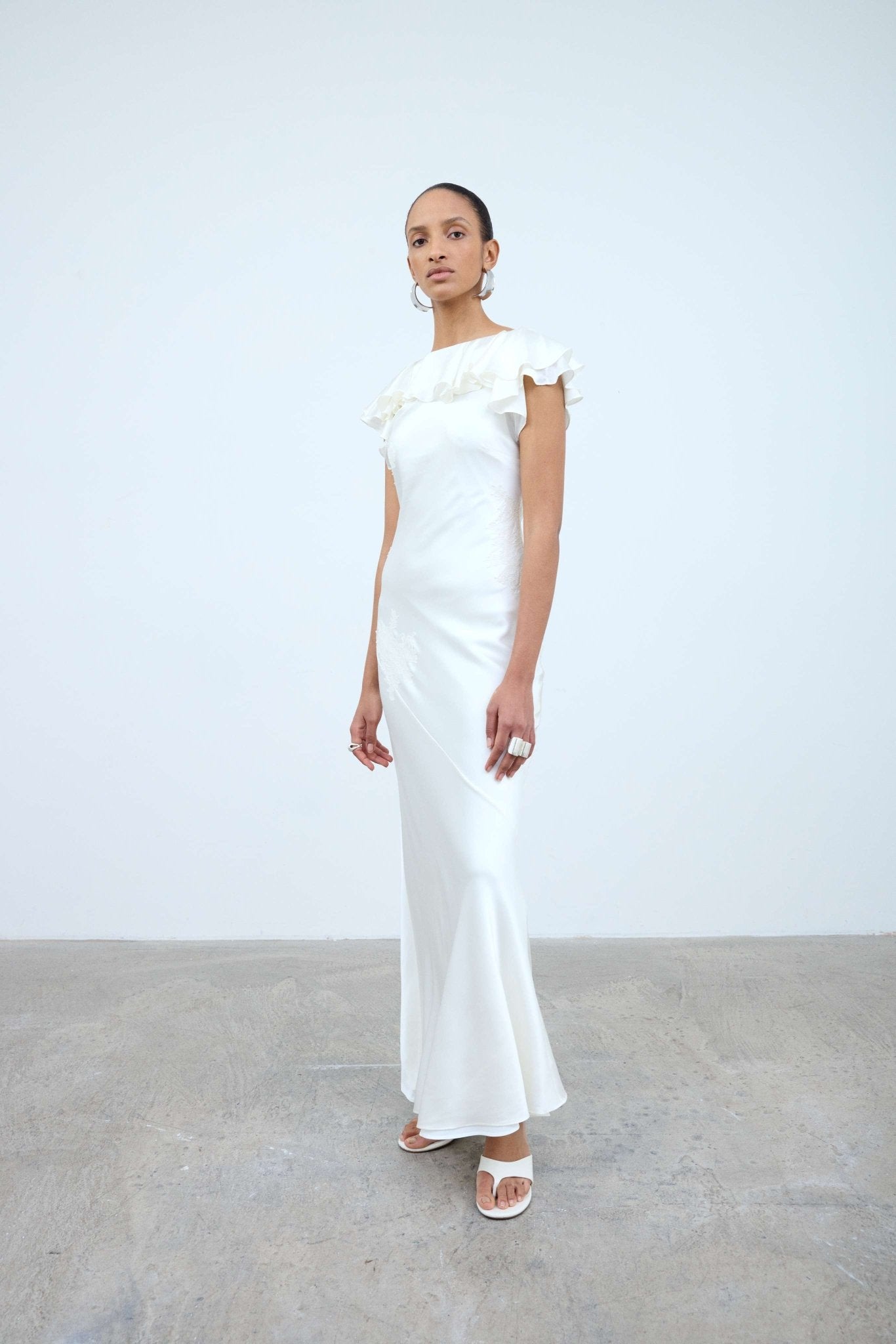 AMANCIA MAXI DRESS IN IVORY SILK SATIN - De La Vali