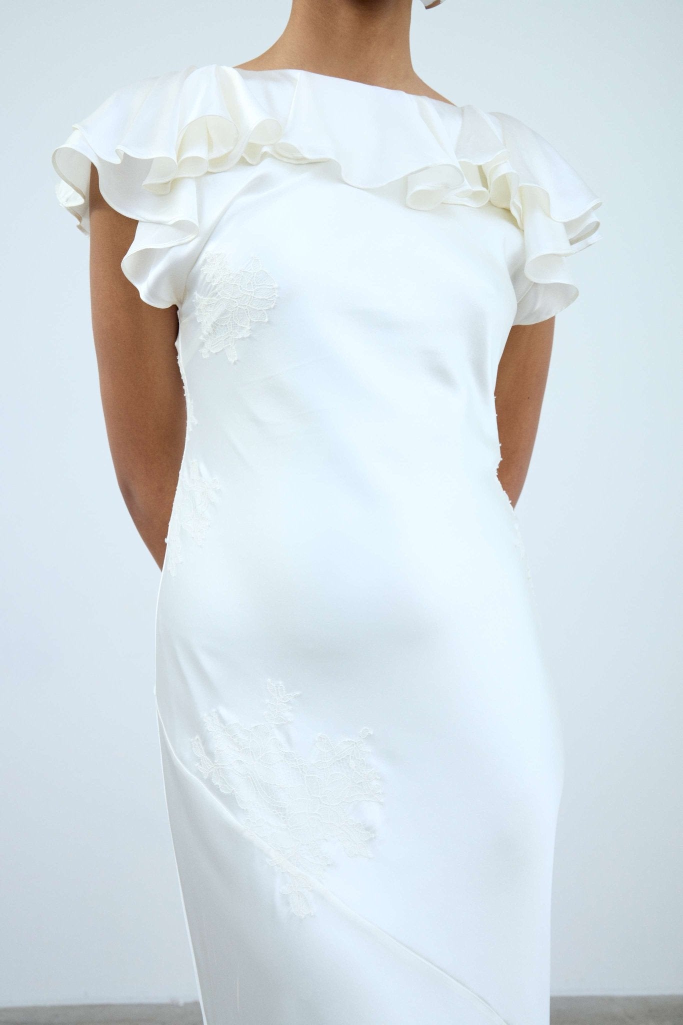 AMANCIA MAXI DRESS IN IVORY SILK SATIN - De La Vali