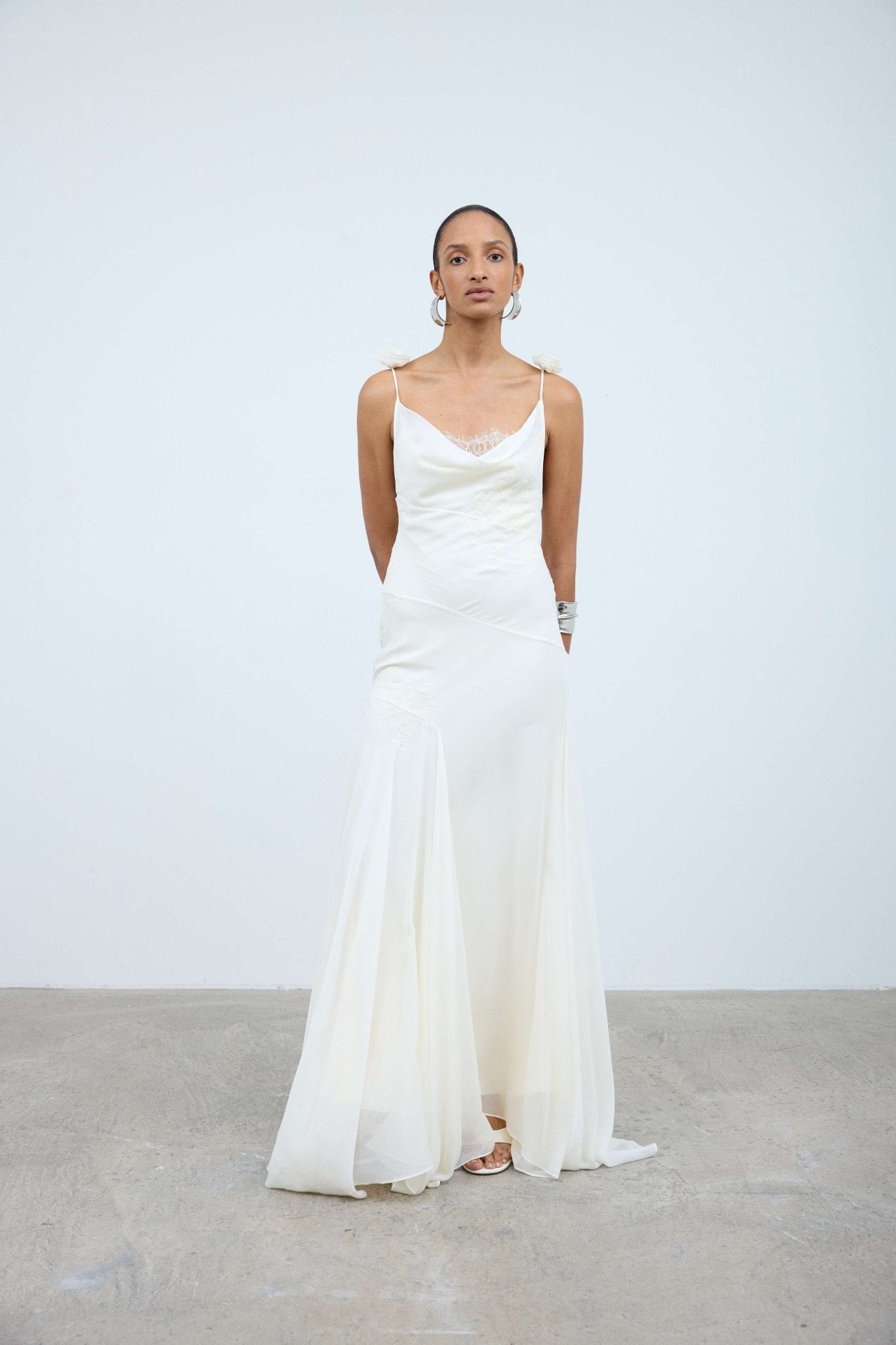 DIA MAXI DRESS IN IVORY CHIFFON - De La Vali
