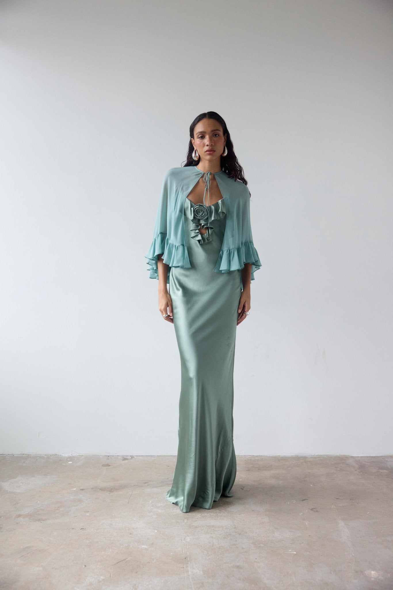PRECIOSO CAPE IN SEA GREEN SILK CHIFFON - De La Vali