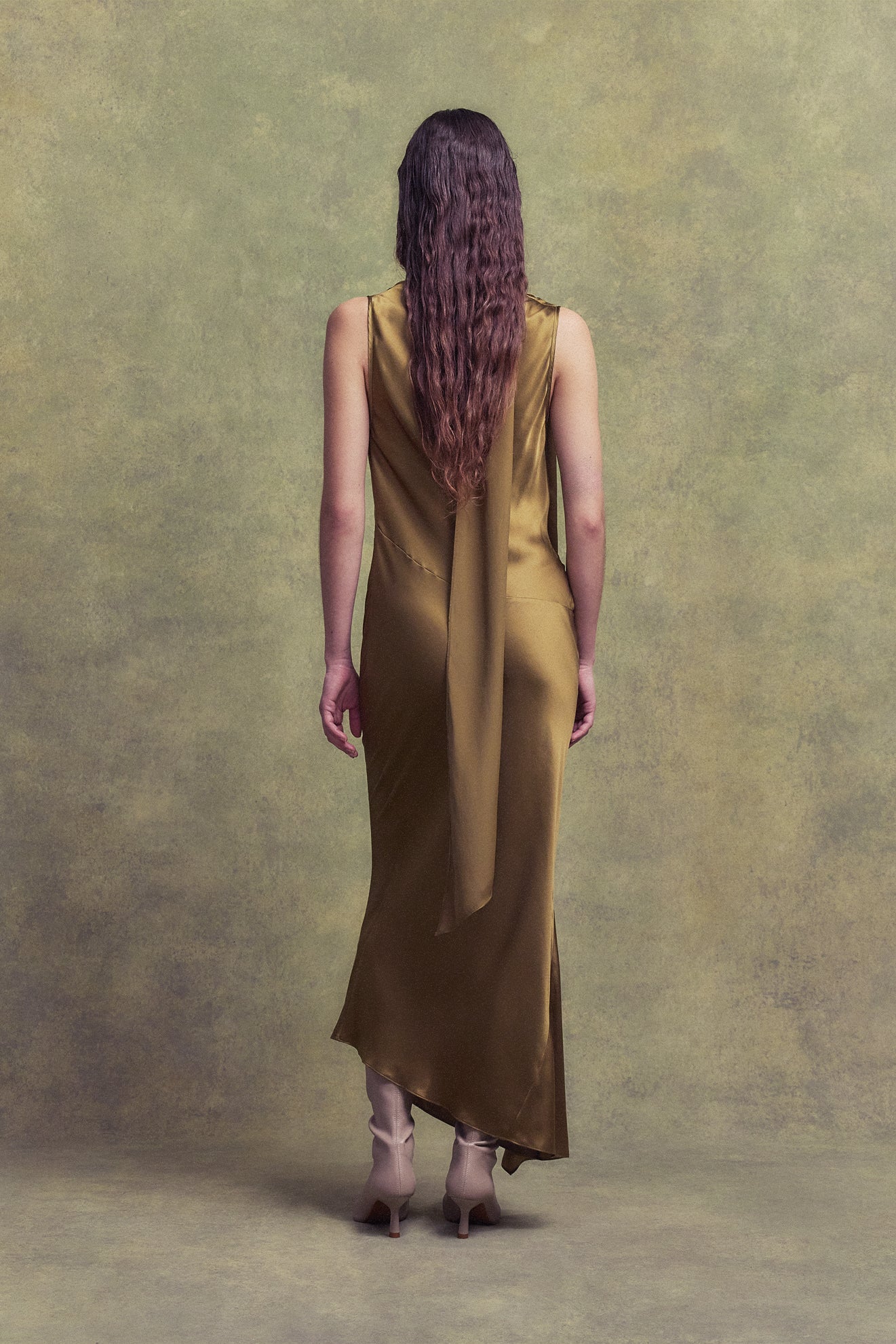 THEBE MIDI DRESS IN FENNEL SILK SATIN - De La Vali