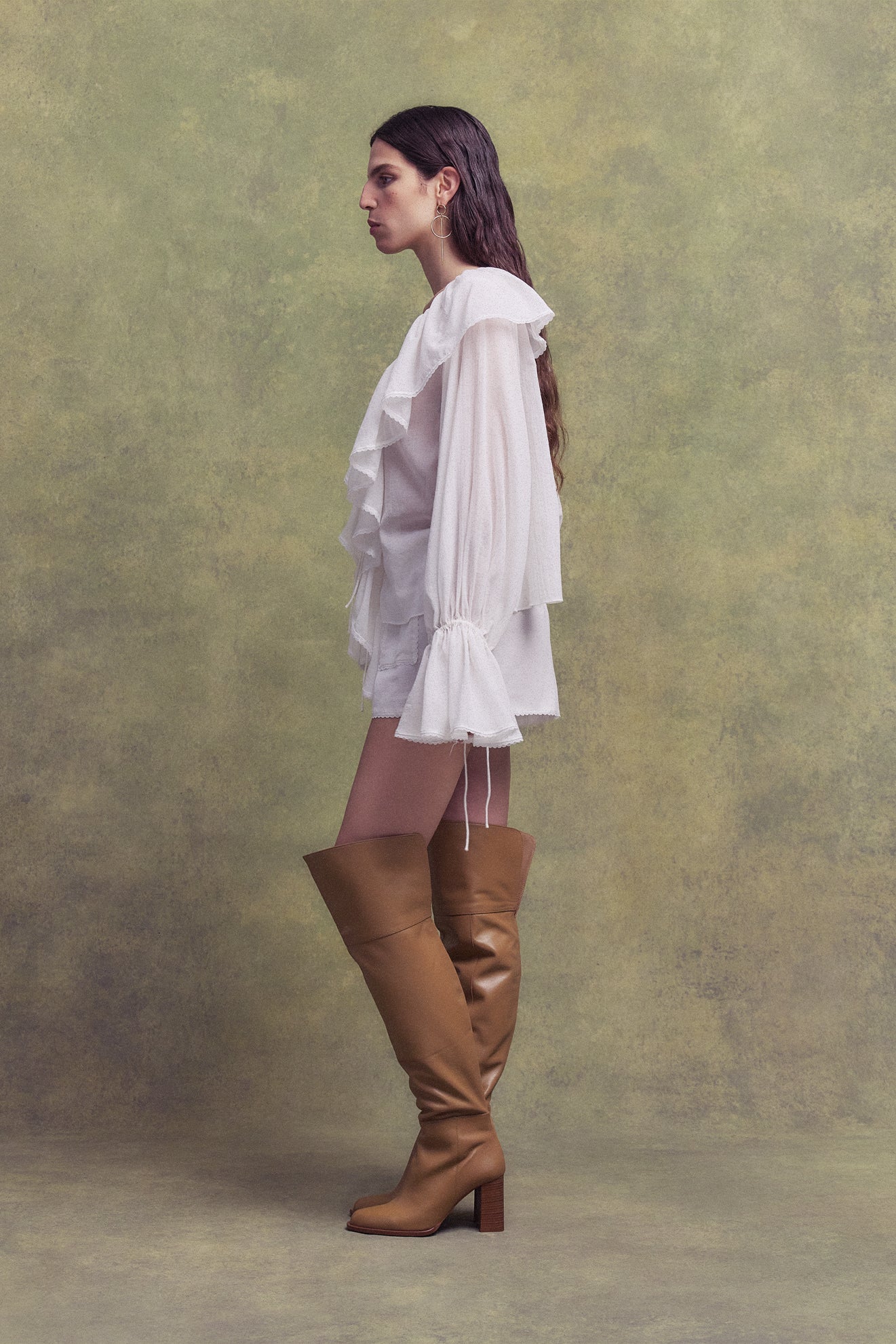 MAYA TOP IN WHITE LIGHTWEIGHT COTTON - De La Vali