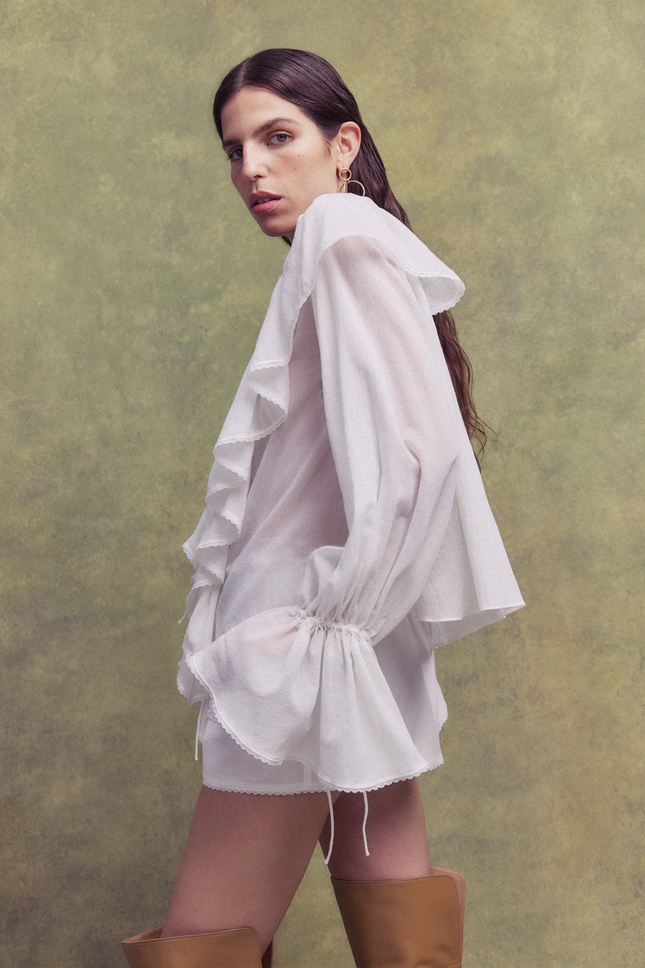 MAYA SHORTS IN WHITE LIGHTWEIGHT COTTON - De La Vali