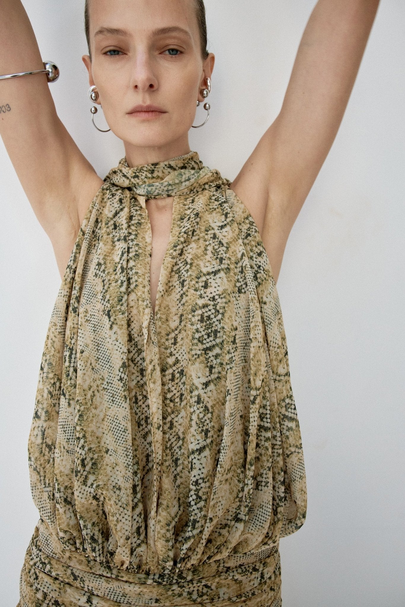 CRUZ MAXI DRESS IN SERPIENTE YELLOW CHIFFON - De La Vali