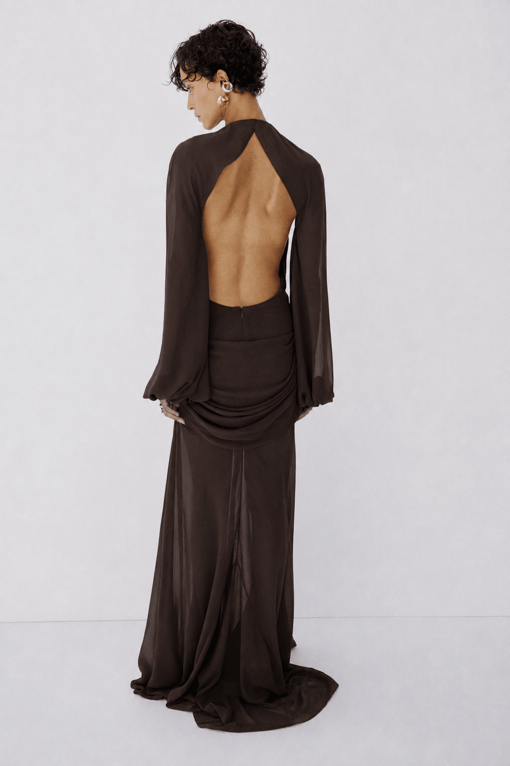 FIORELA MAXI DRESS IN UMBER BROWN CHIFFON - De La Vali