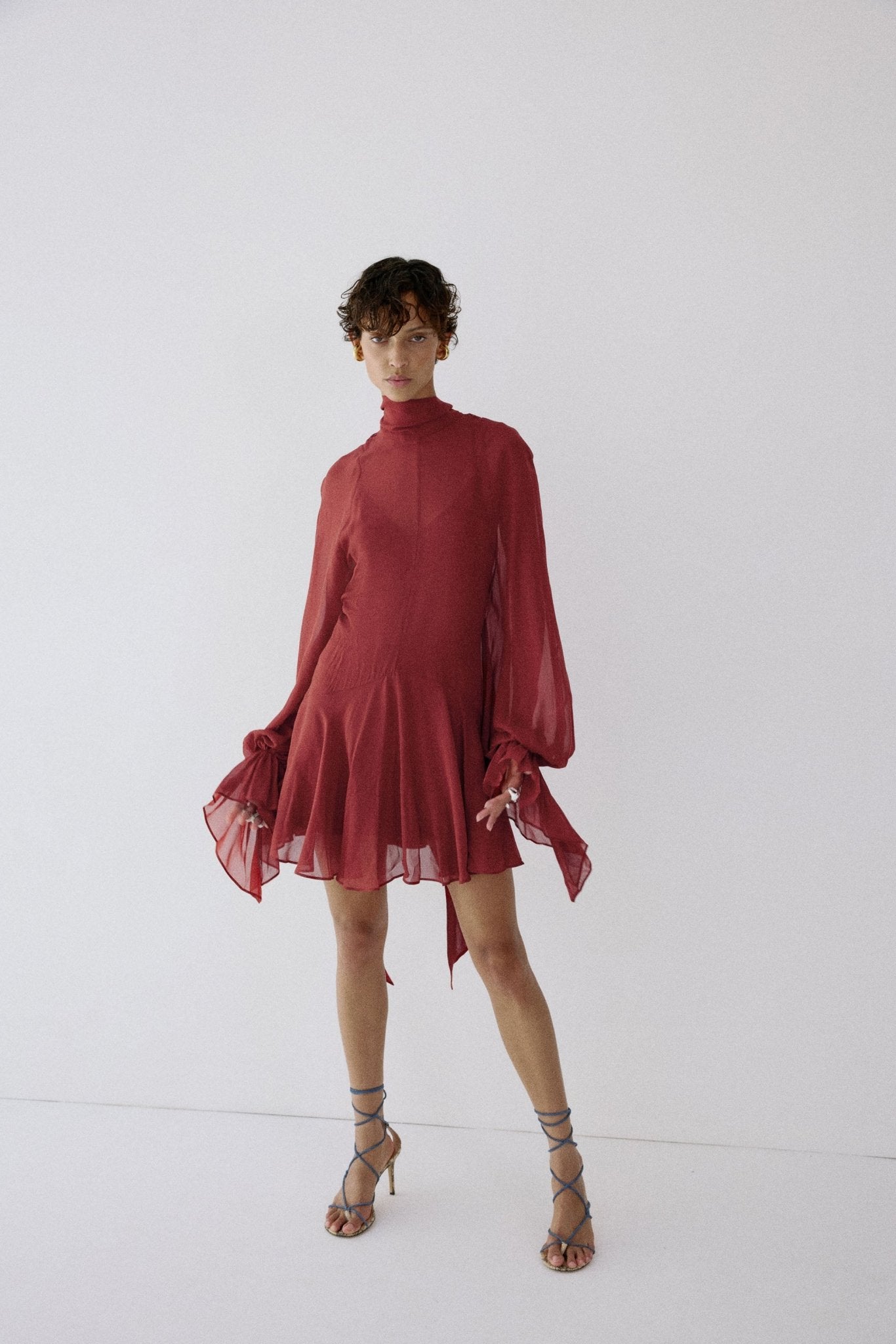 de la vali brulee off the shoulder mini dress Dali Velvet Blue Satin Off Shoulder Mini DressHow to Style De La Vali Brle Off-The-Shoulder