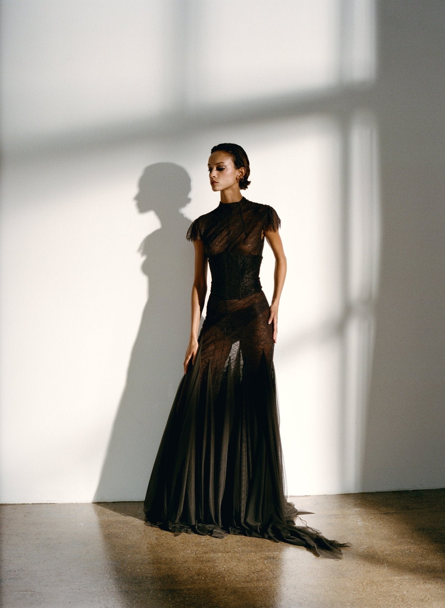 ZEPHYRA MAXI DRESS IN CHOCOLATE BROWN FINE LACE - De La Vali