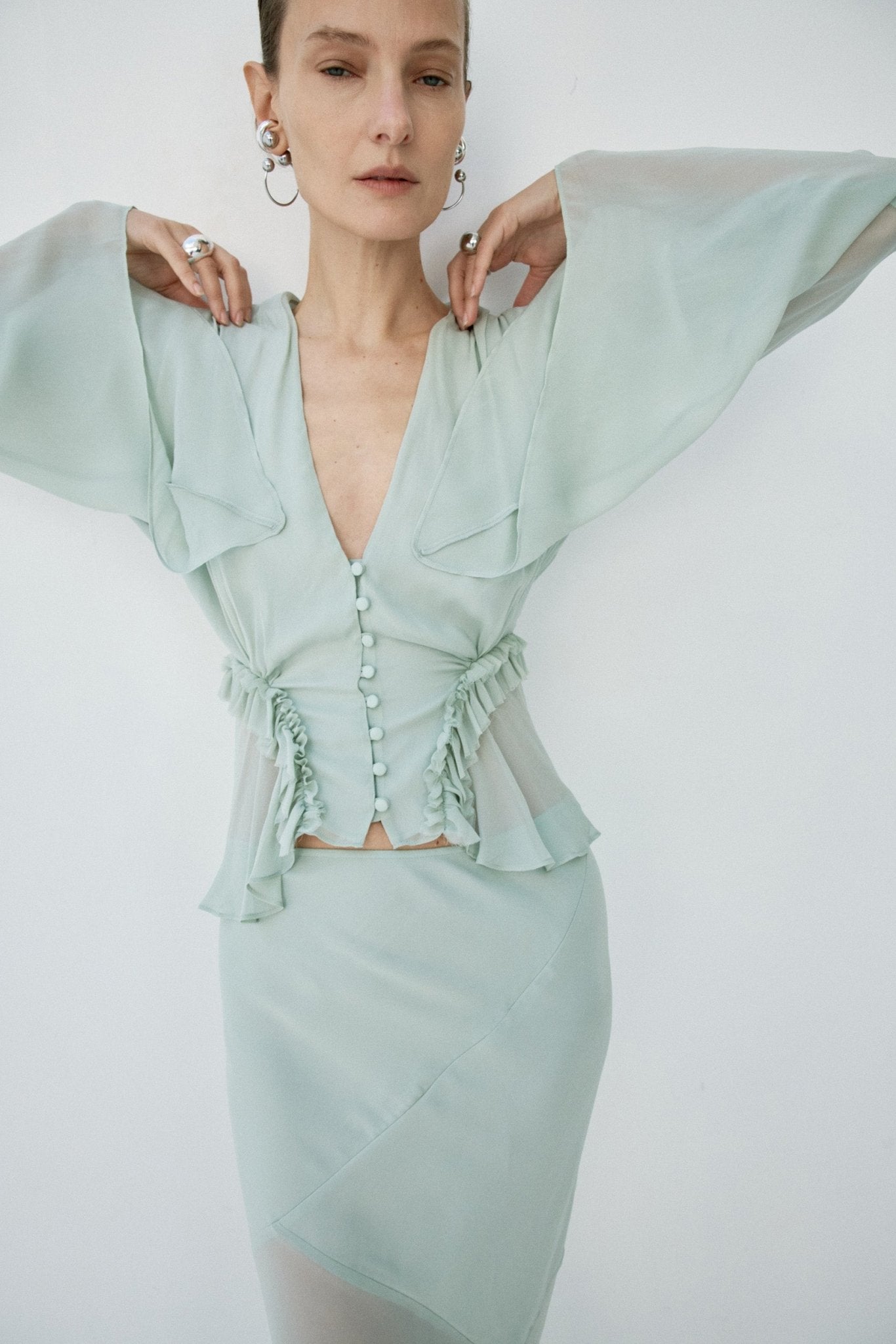 SYBIL TOP IN SAGE GREEN - De La Vali