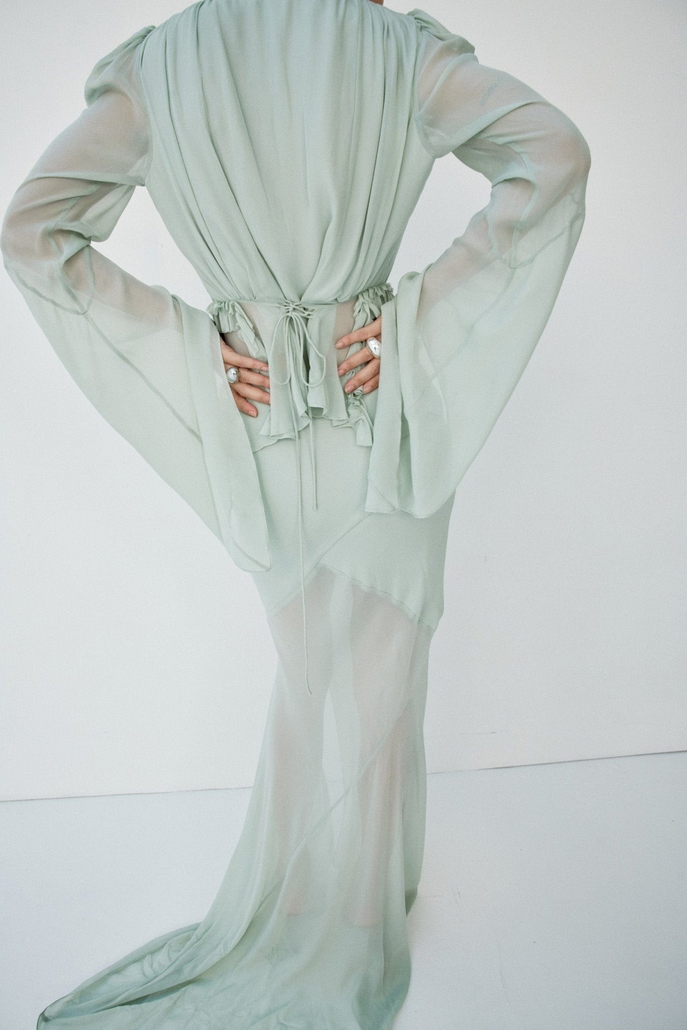 ORYX MAXI SKIRT IN SAGE GREEN - De La Vali