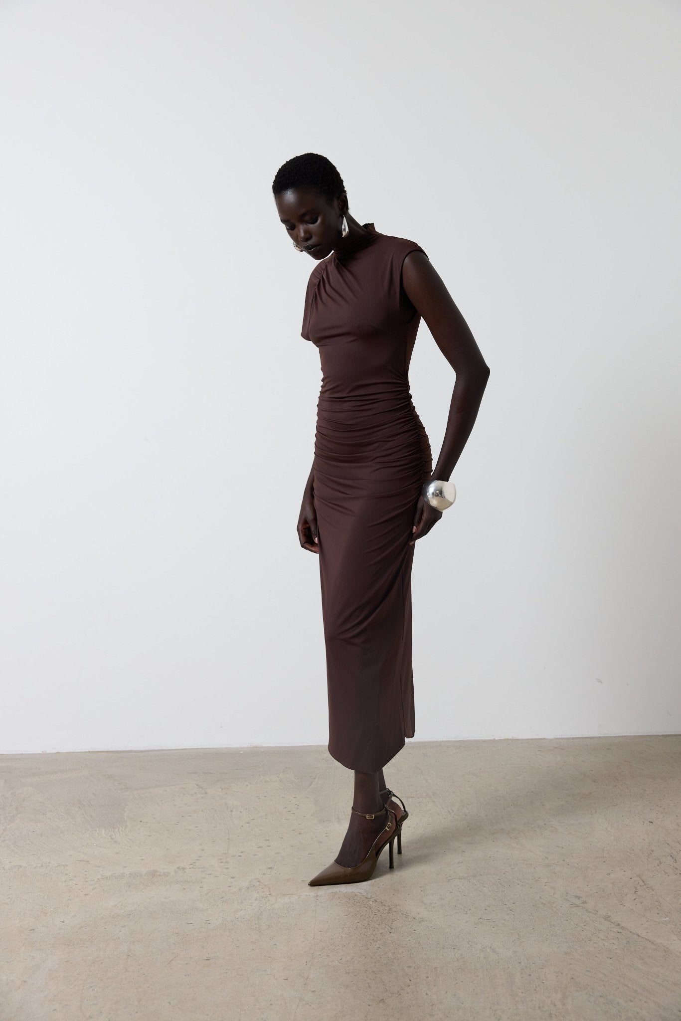 GALLARDO MIDI DRESS IN CHOCOLATE SPANDEX JERSEY - De La Vali