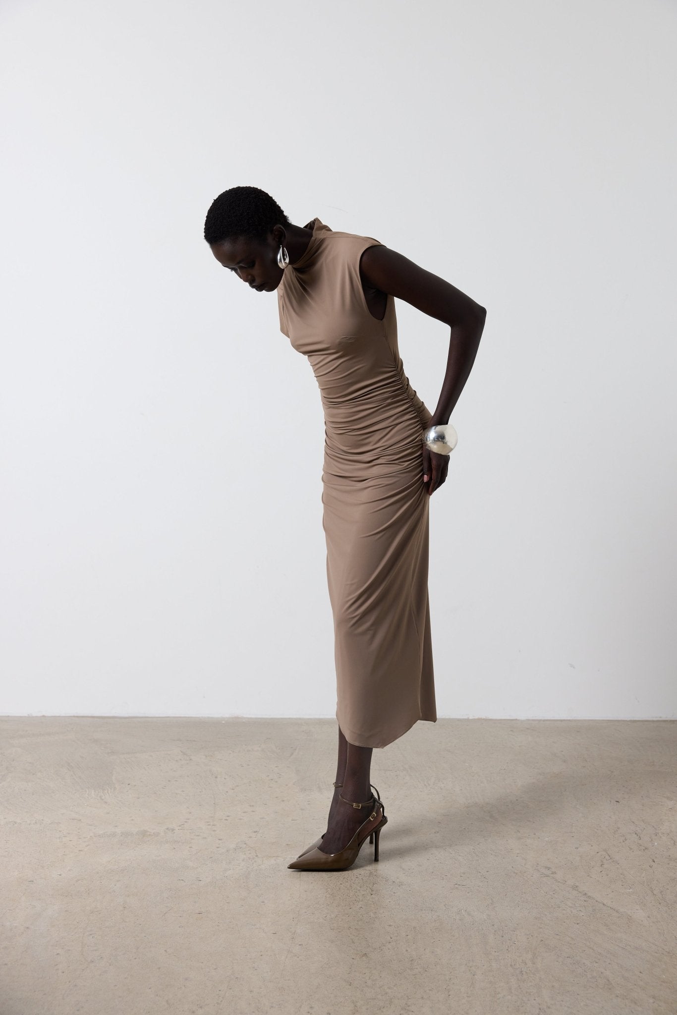 GALLARDO MIDI DRESS IN TAUPE SPANDEX JERSEY - De La Vali