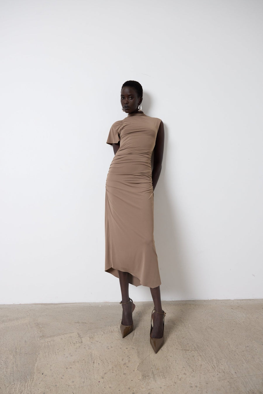 GALLARDO MIDI DRESS IN TAUPE SPANDEX JERSEY DE LA VALI OFFICIAL GALLARDO MIDI DRESS IN TAUPE SPANDEX JERSEY DE LA VALI OFFICIAL