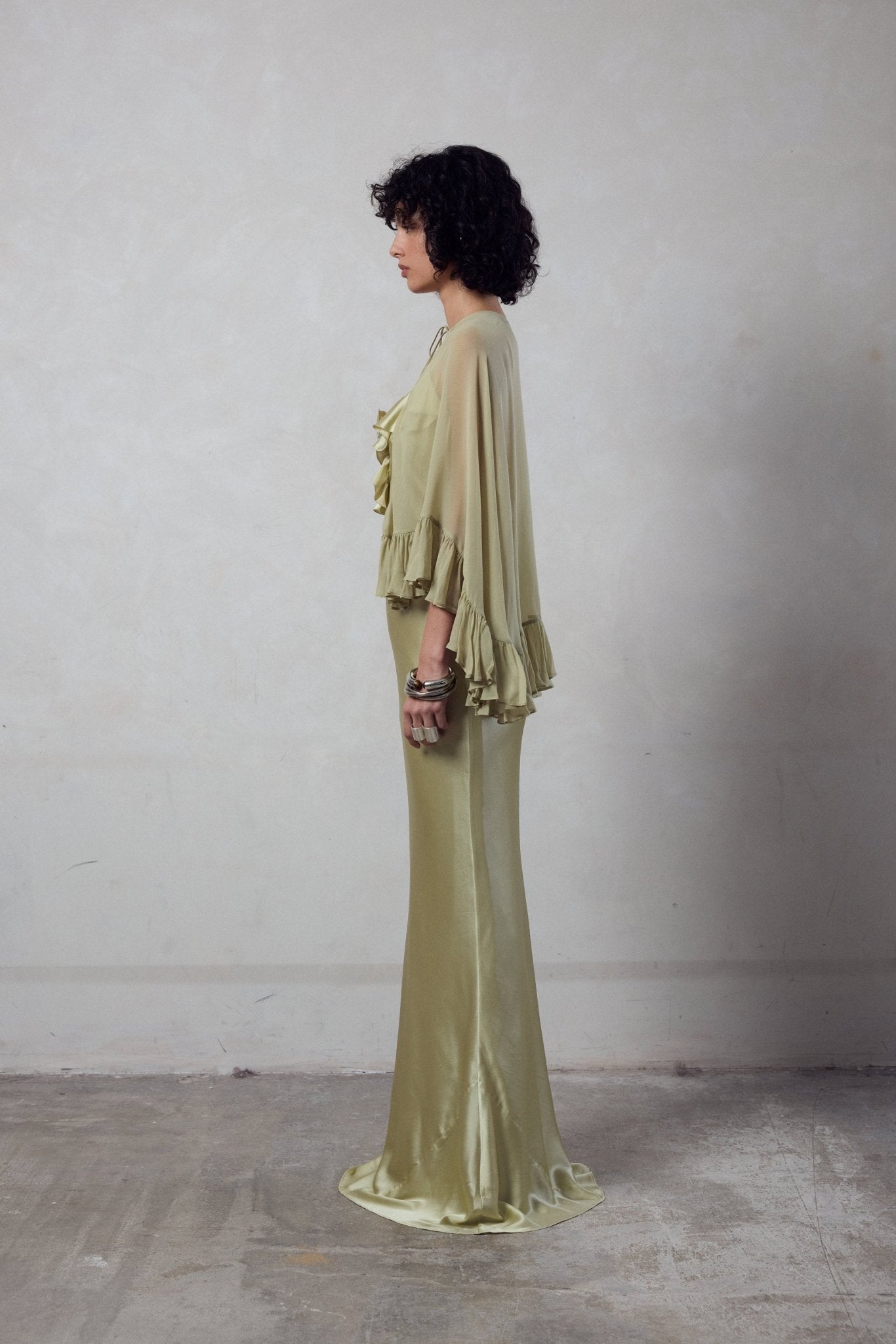 ESPERANZA LONG DRESS & CAPE SET IN SAND SILK SATIN - De La Vali