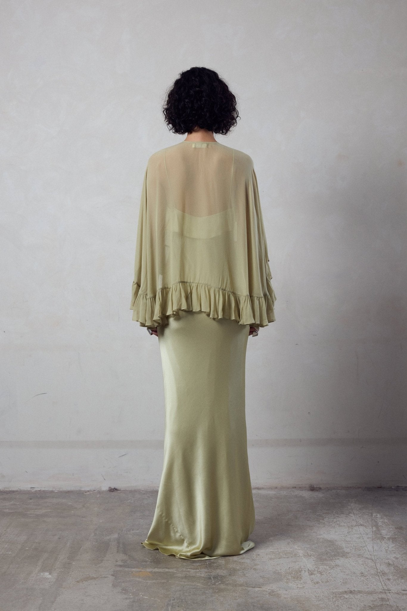 ESPERANZA LONG DRESS & CAPE SET IN SAND SILK SATIN - De La Vali
