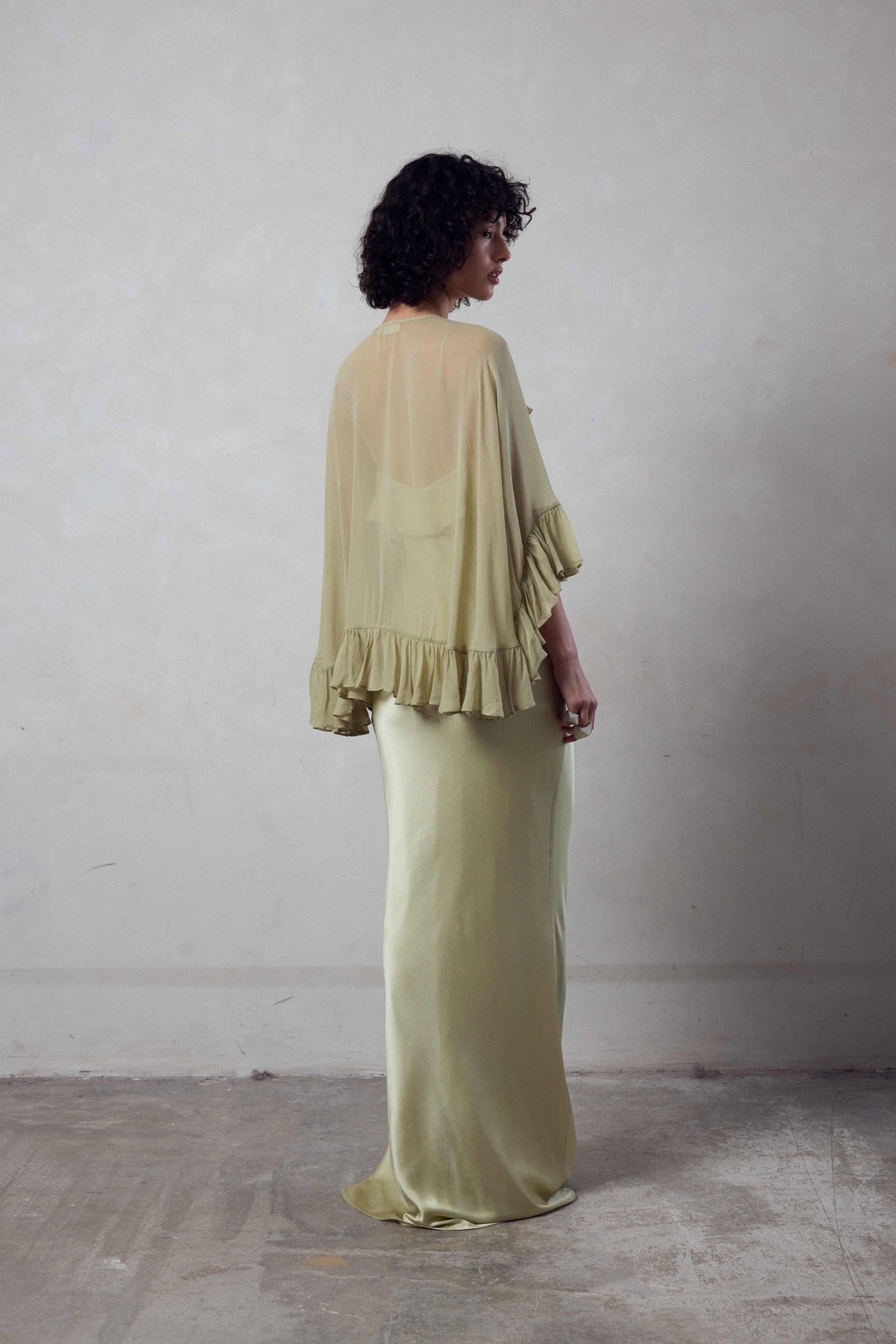 ESPERANZA LONG DRESS & CAPE SET IN SAND SILK SATIN - De La Vali