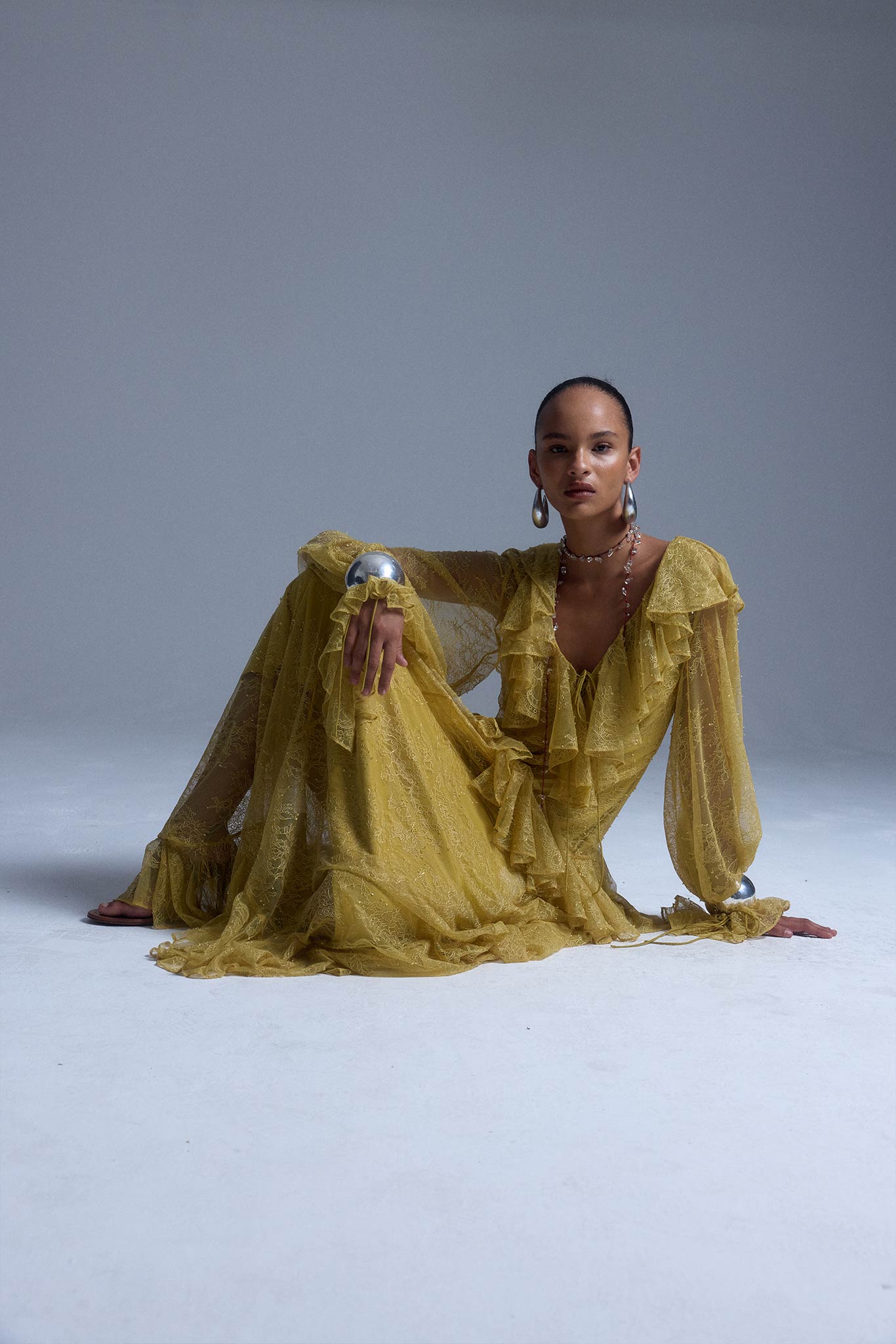 ESEN MAXI DRESS IN YELLOW LACE - De La Vali