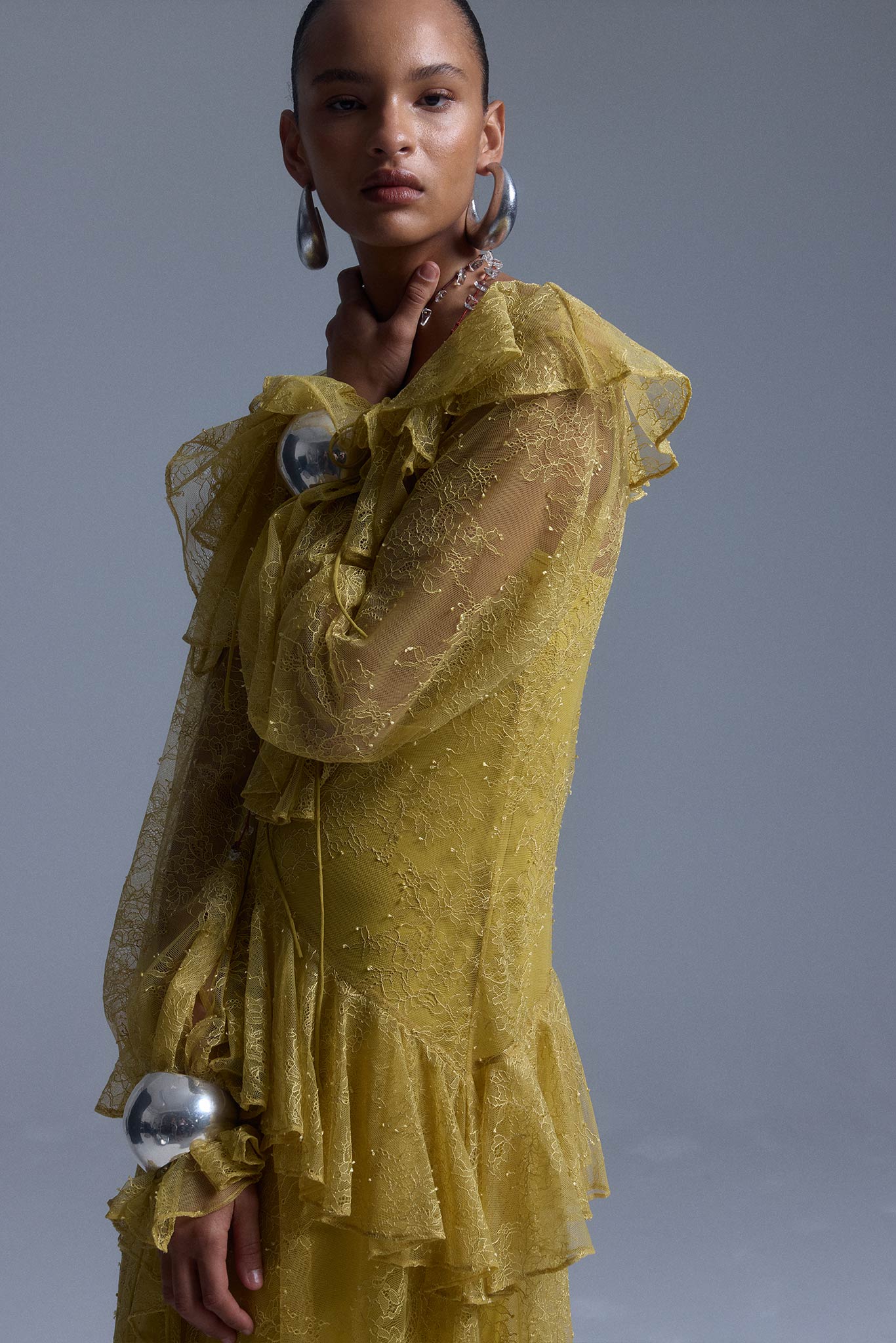 ESEN MAXI DRESS IN YELLOW LACE - De La Vali