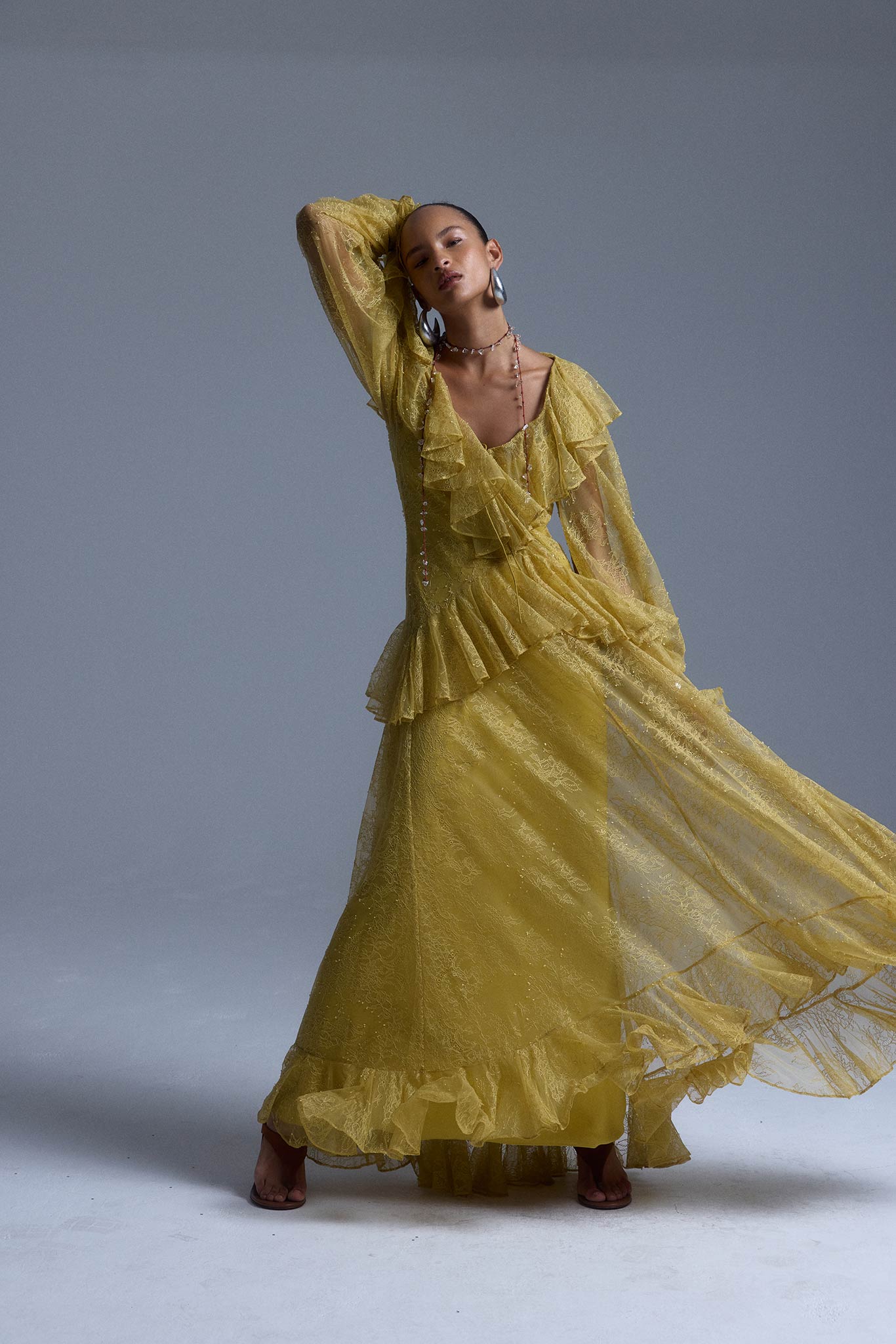ESEN MAXI DRESS IN YELLOW LACE - De La Vali