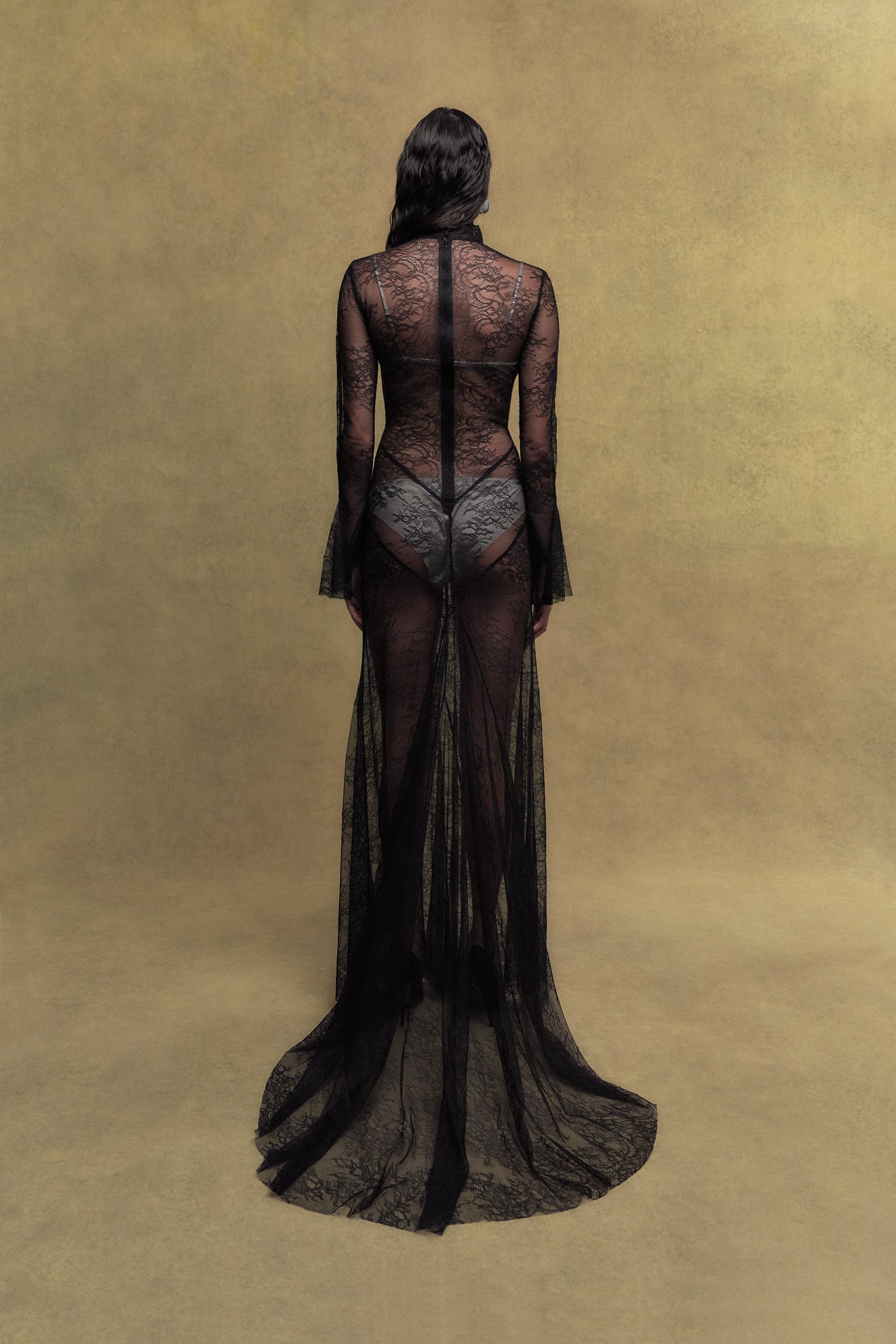 HERMOSA LACE MAXI DRESS IN BLACK - De La Vali