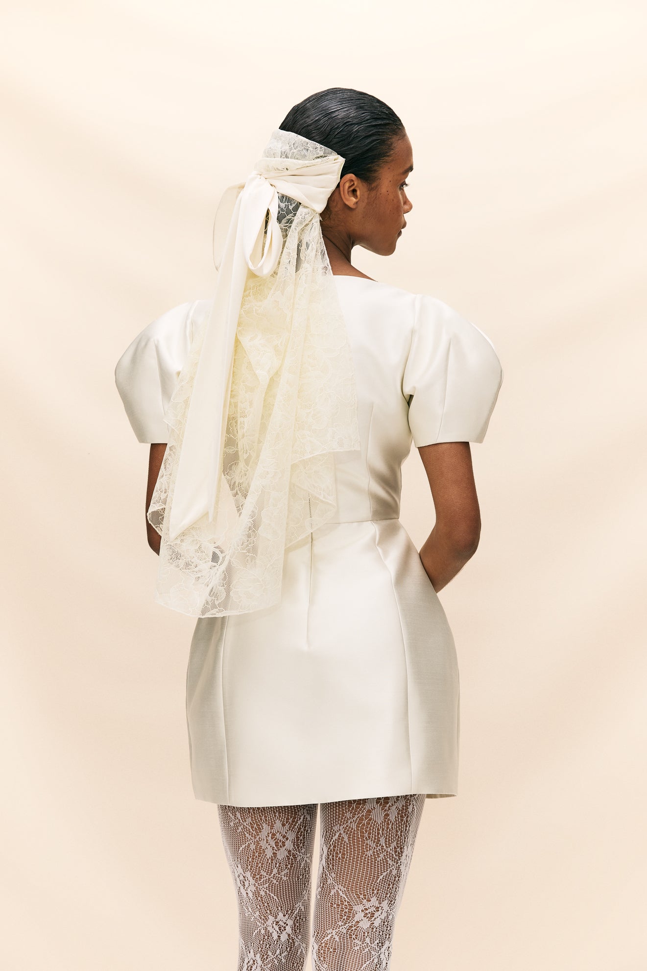 SATIN BOW VEIL IN IVORY LACE (MADE TO ORDER) - De La Vali