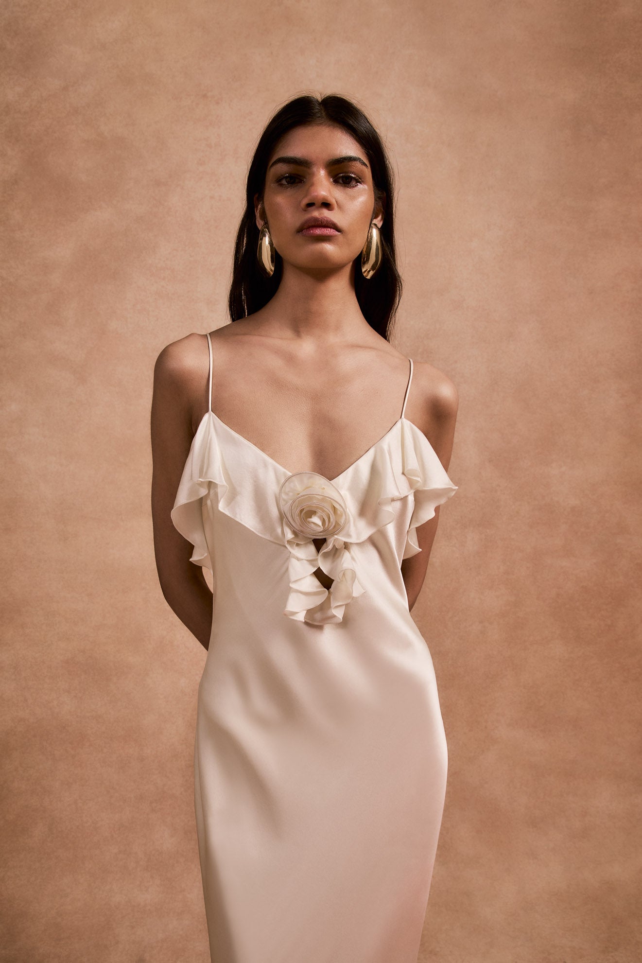 ESPERANZA LONG DRESS IN IVORY SILK SATIN - De La Vali