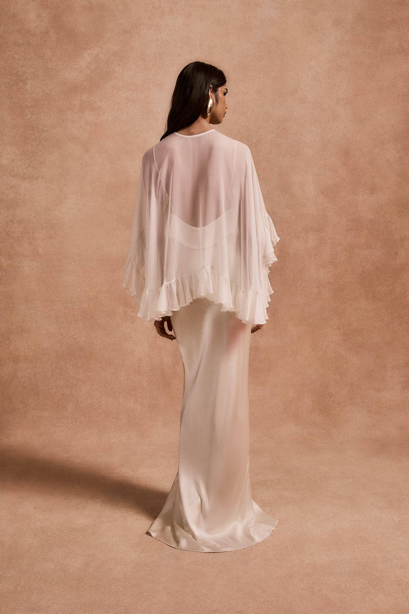PRECIOSO CAPE IN IVORY SILK CHIFFON - De La Vali