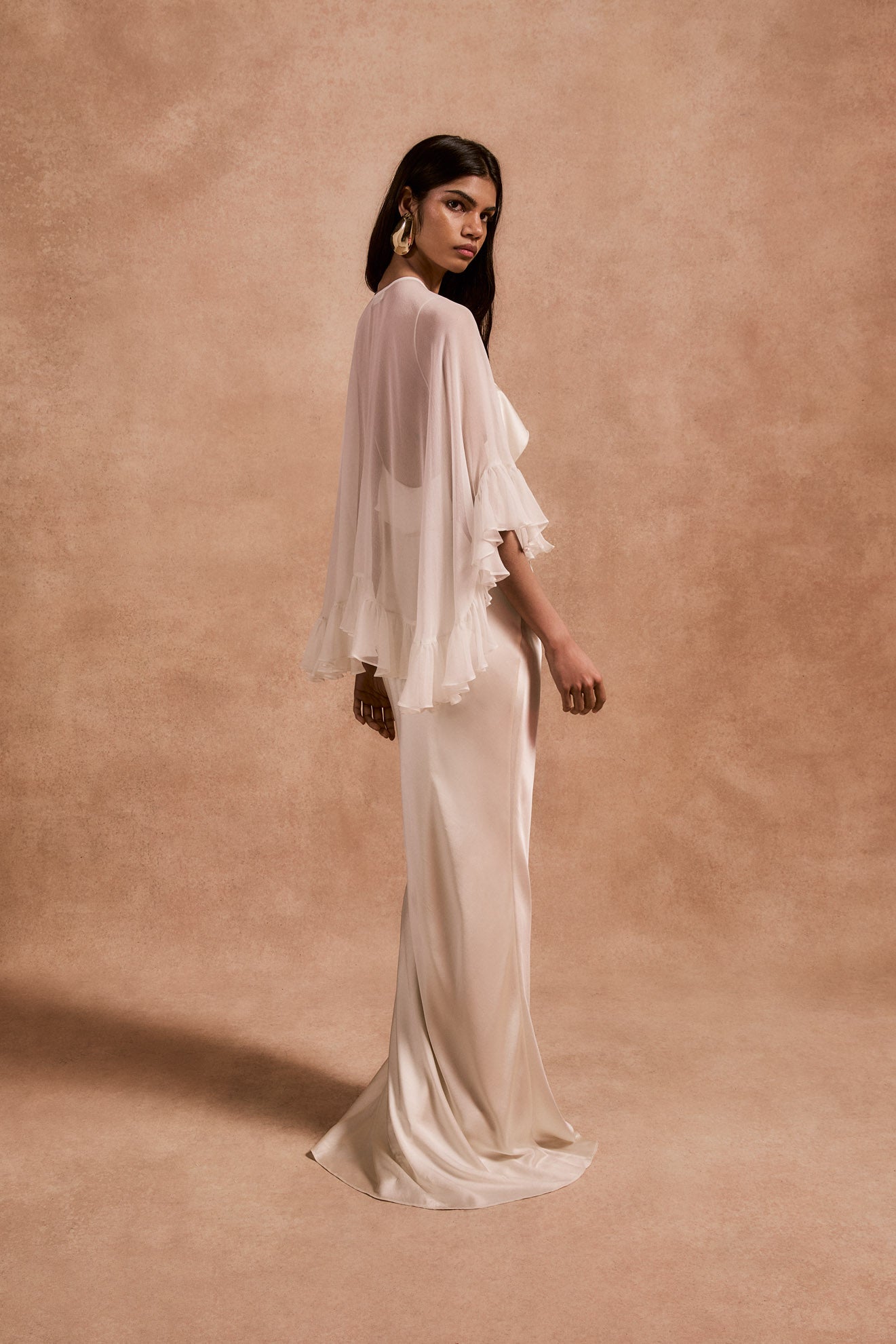 PRECIOSO CAPE IN IVORY SILK CHIFFON - De La Vali