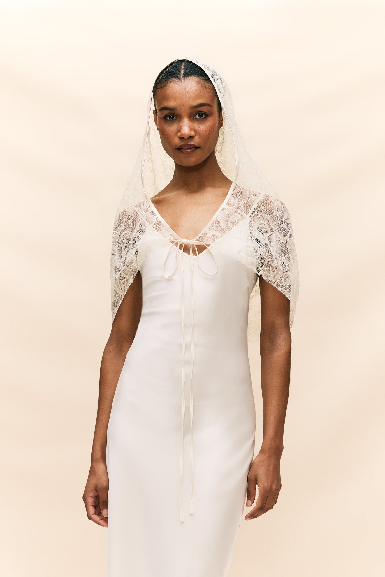 IVORY LACE HOODED VEIL (MADE TO ORDER) - De La Vali