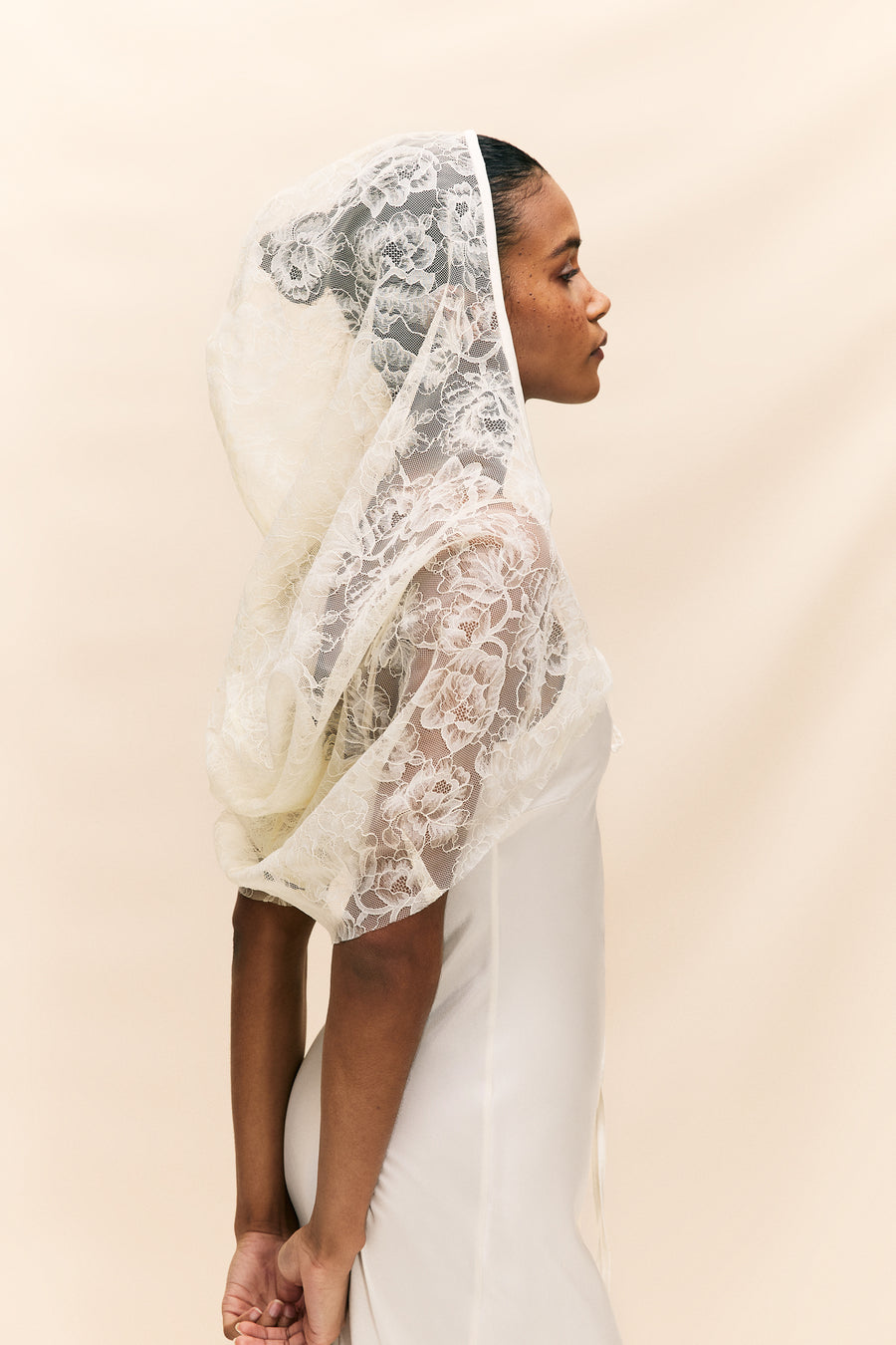 IVORY LACE HOODED VEIL