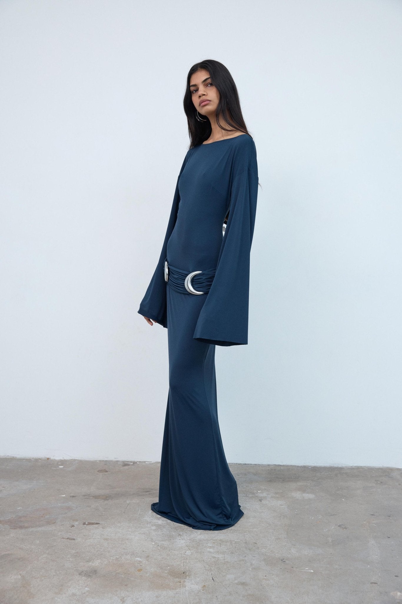 QAMAR MAXI DRESS IN MIDNIGHT SPANDEX JERSEY - De La Vali