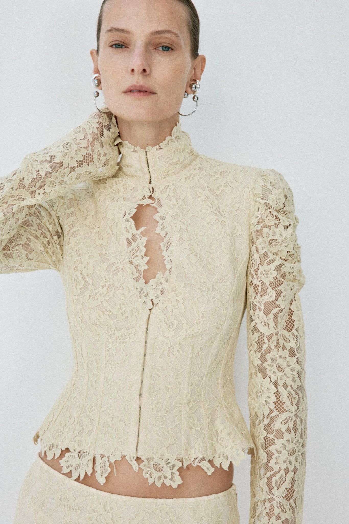VITALIS TOP IN SOFT YELLOW LACE