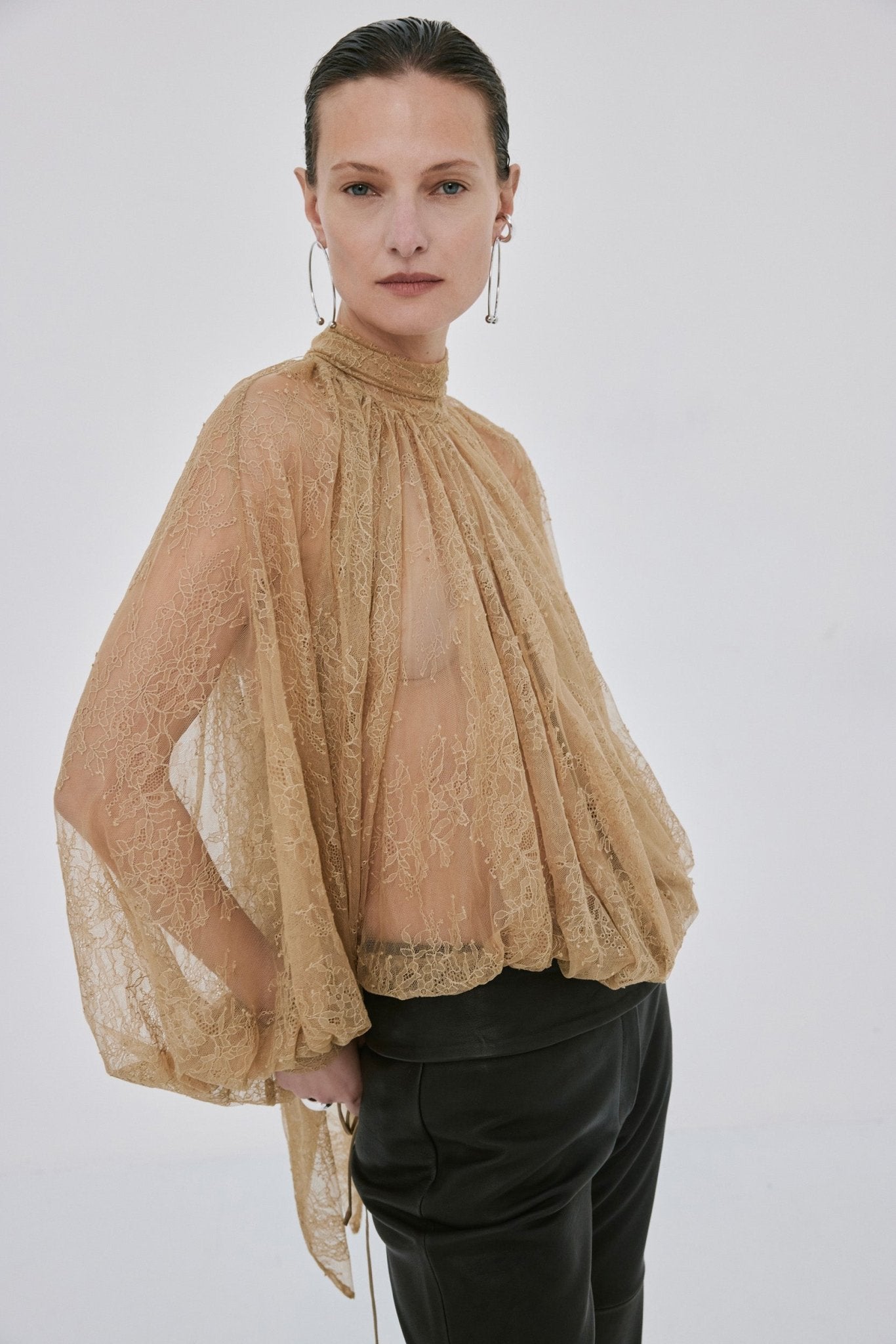 ELUNARA TOP IN TRUFFLE BROWN FINE LACE
