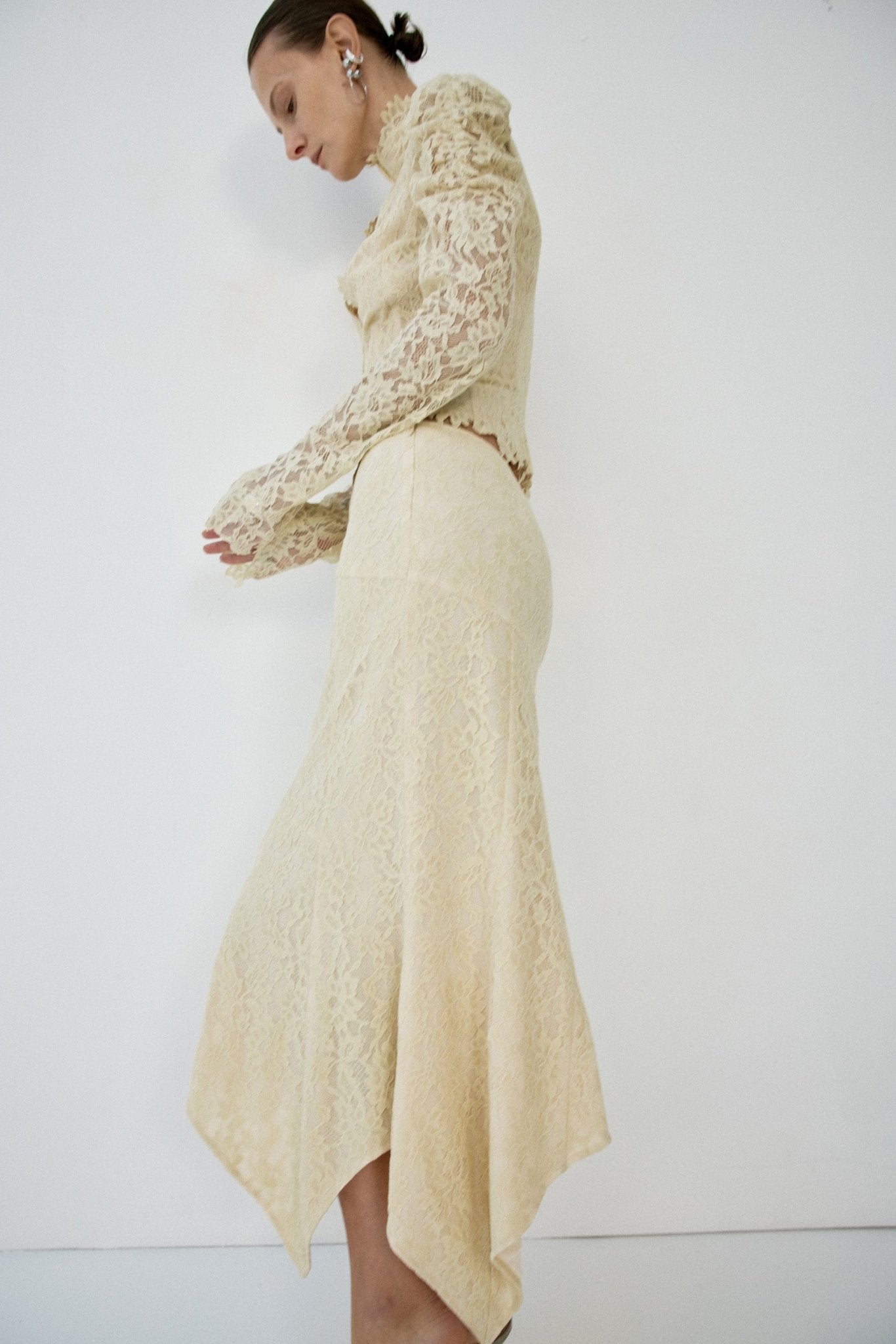 FAELA MIDI SKIRT IN SOFT YELLOW LACE