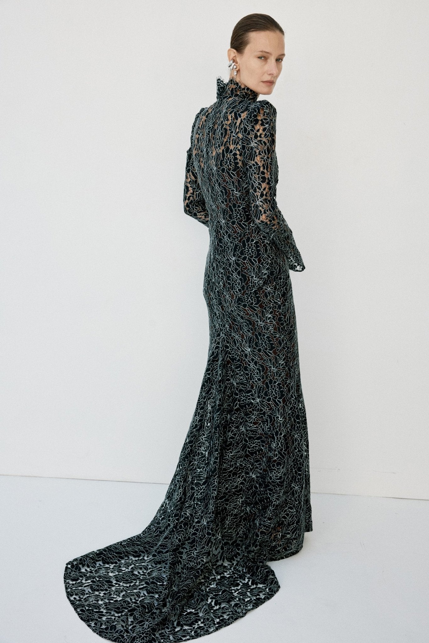VOTIVA MAXI DRESS IN BLACK METALLIC LACE - De La Vali