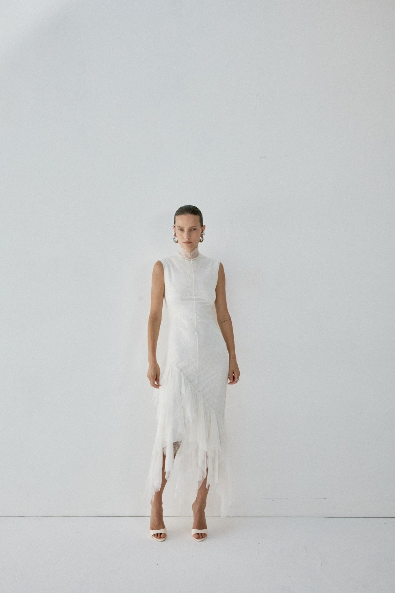 MORWEN MIDI DRESS IN IVORY FINE LACE - De La Vali