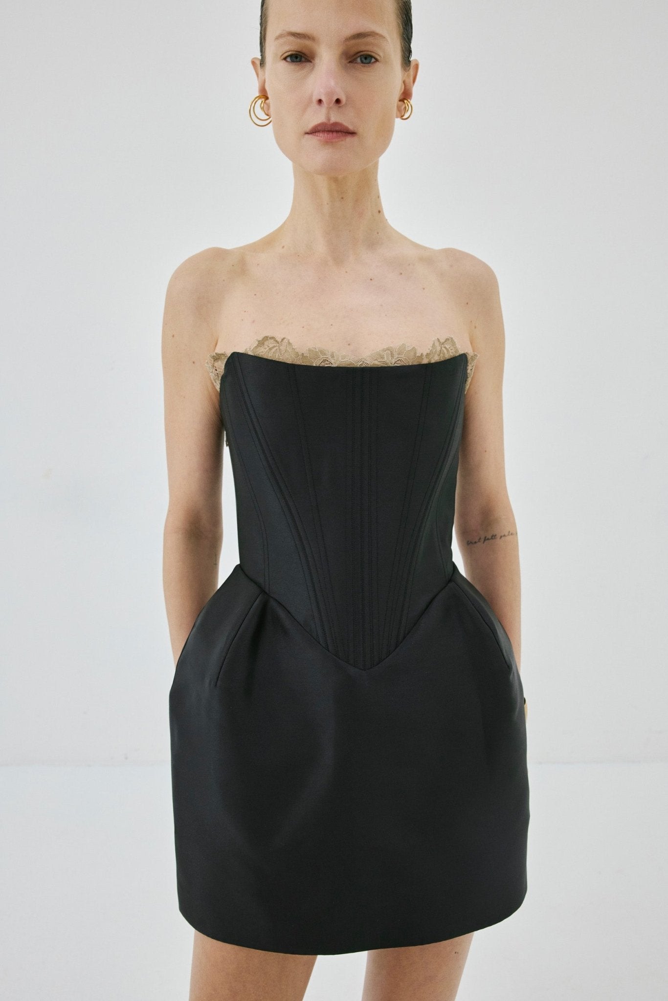NOCTURNE MINI DRESS IN BLACK AND TRUFFLE BROWN TWILL