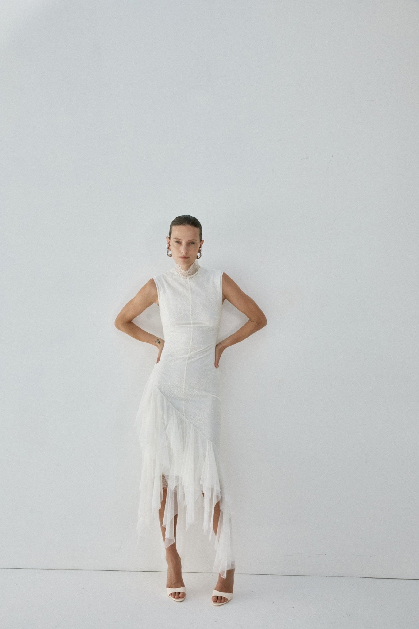 MORWEN MIDI DRESS IN IVORY FINE LACE - De La Vali