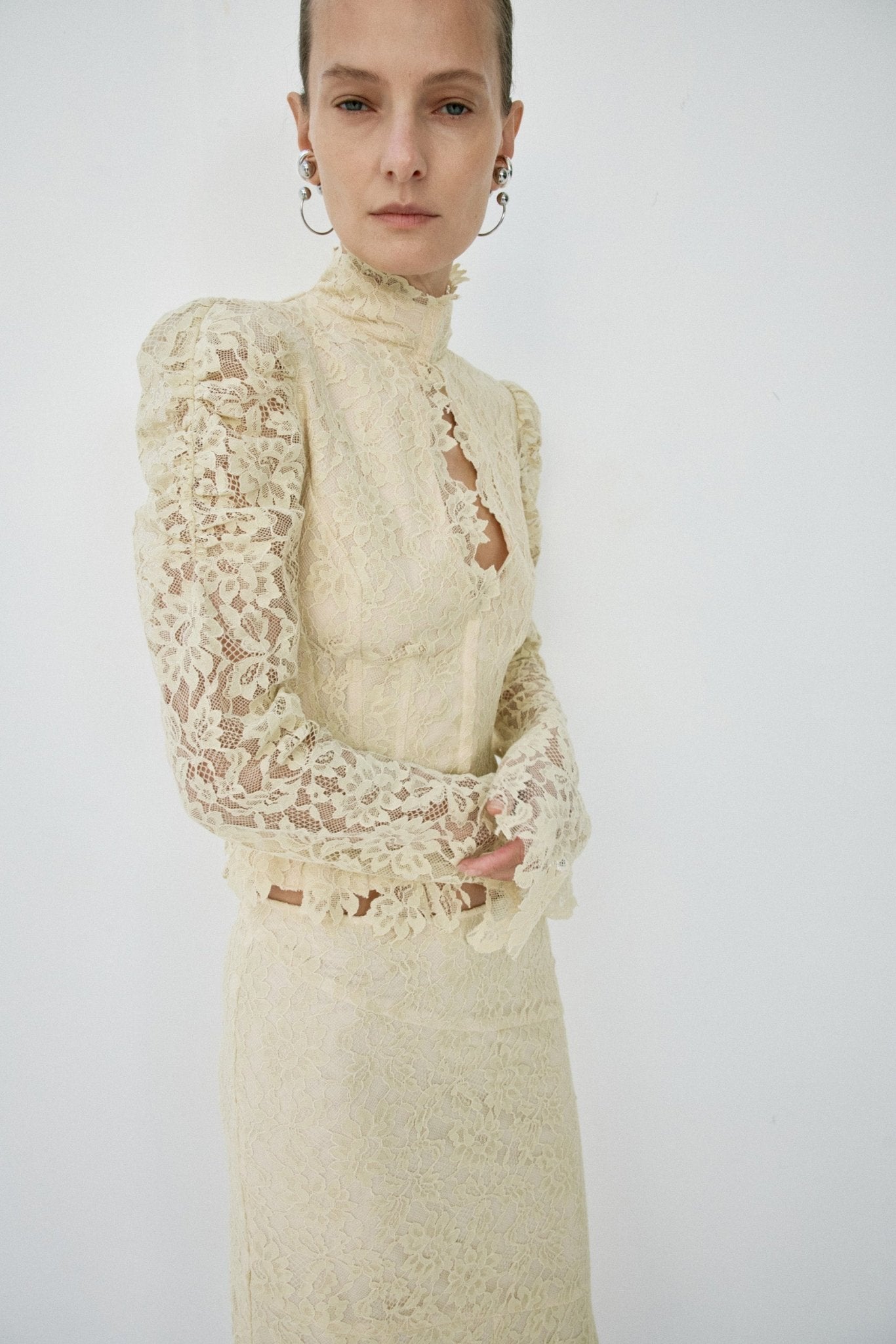 VITALIS TOP IN SOFT YELLOW LACE