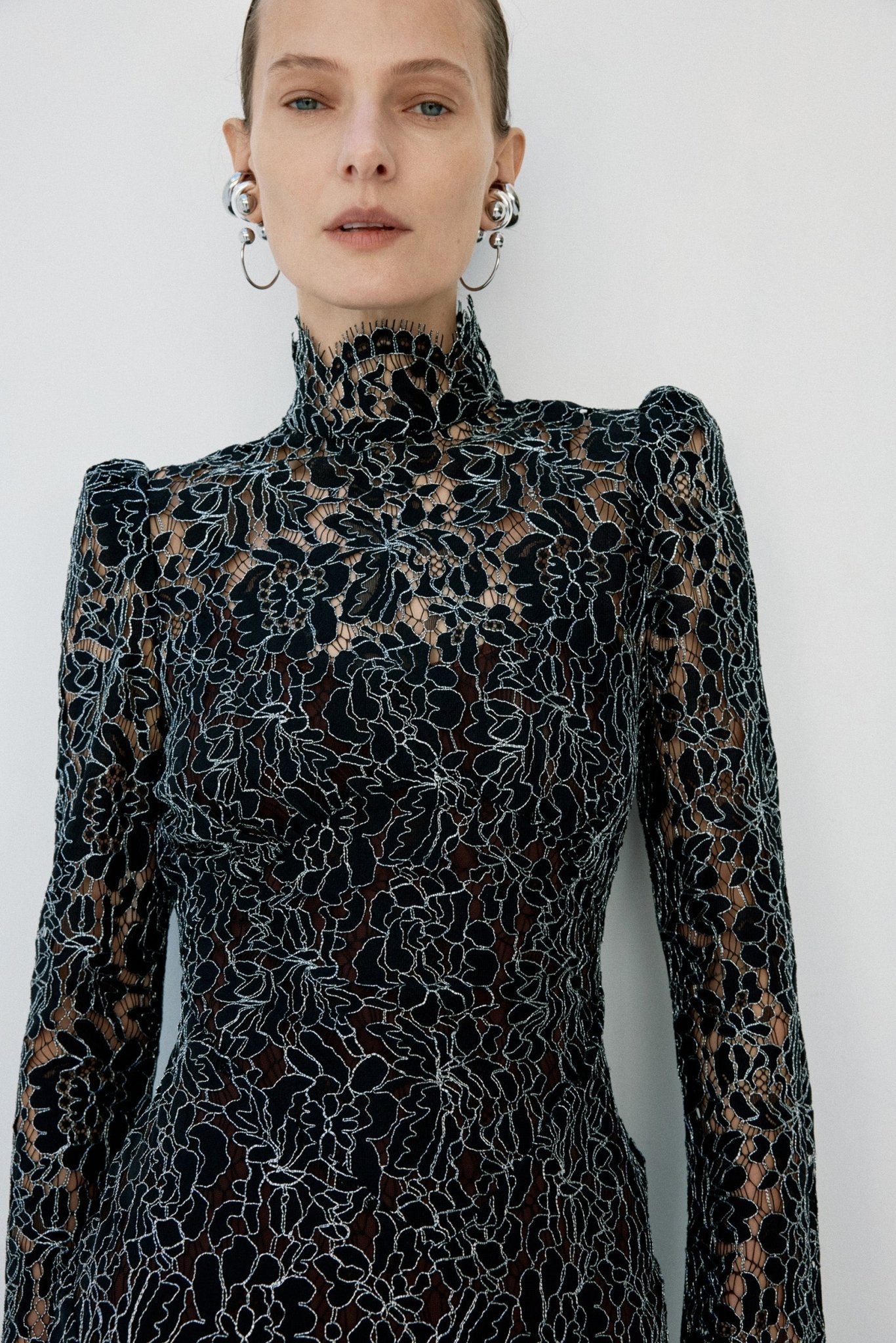 VOTIVA MAXI DRESS IN BLACK METALLIC LACE - De La Vali