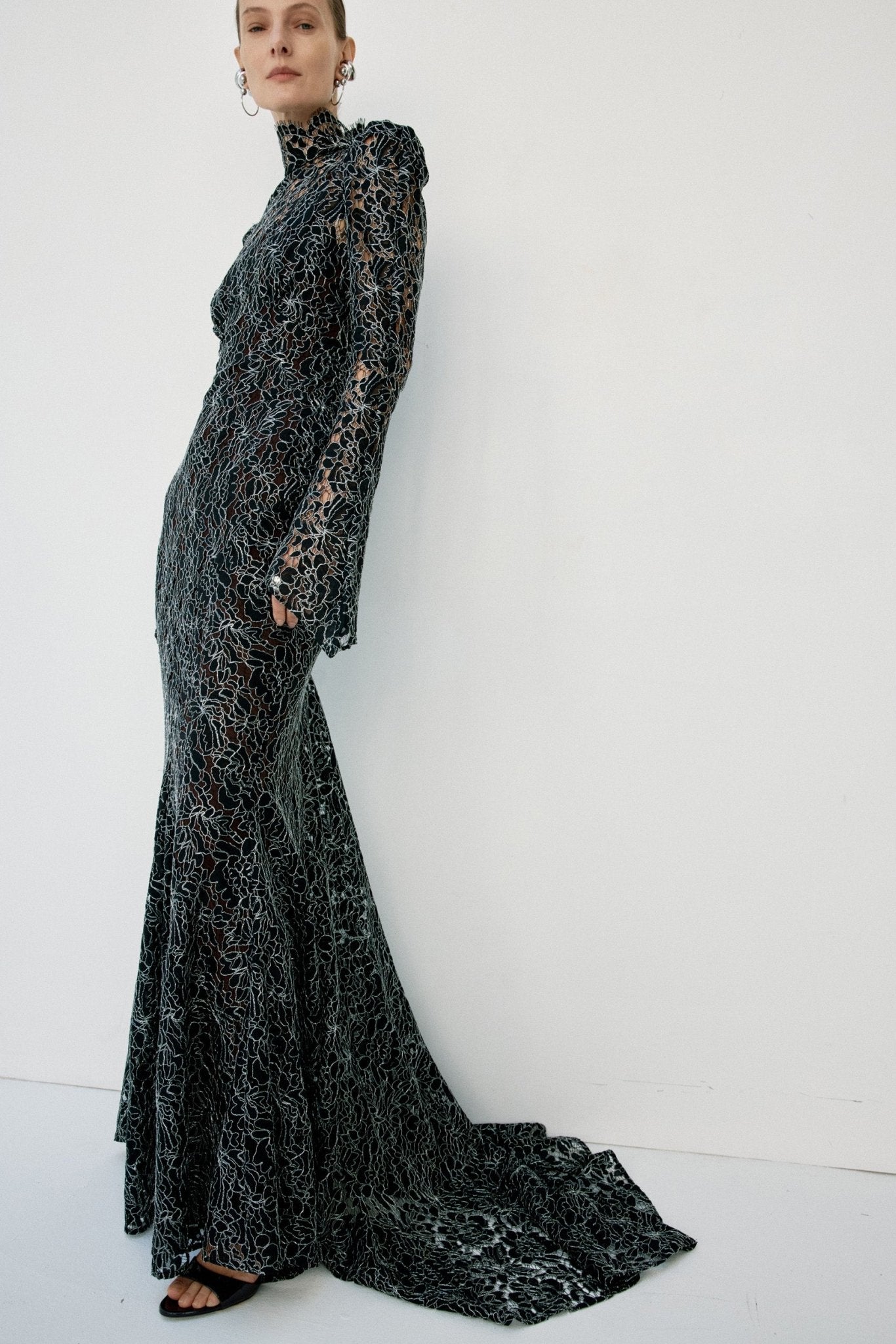 VOTIVA MAXI DRESS IN BLACK METALLIC LACE - De La Vali