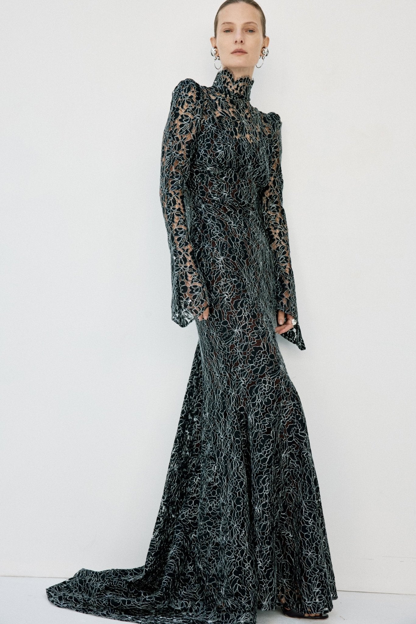 VOTIVA MAXI DRESS IN BLACK METALLIC LACE - De La Vali