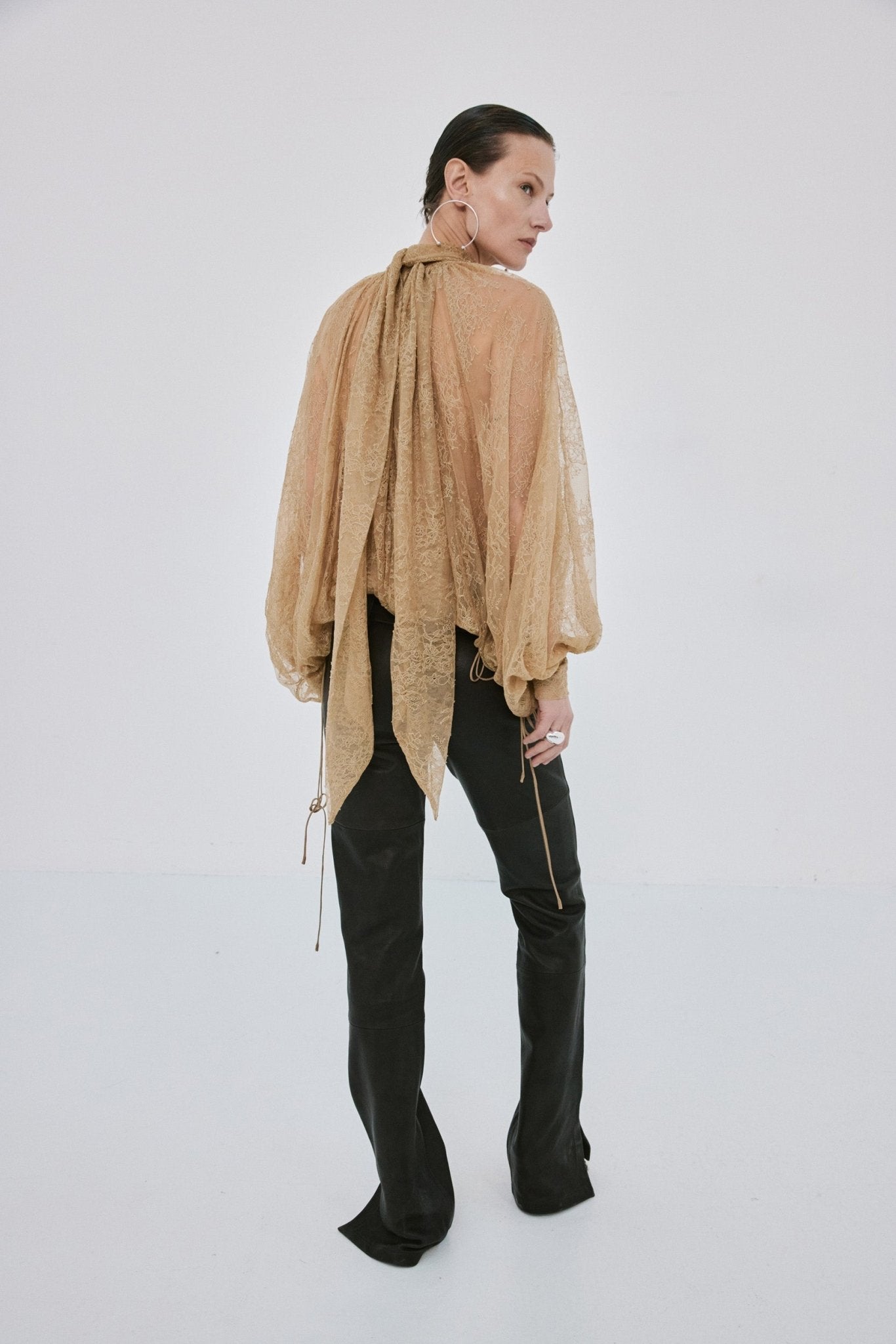 ELUNARA TOP IN TRUFFLE BROWN FINE LACE