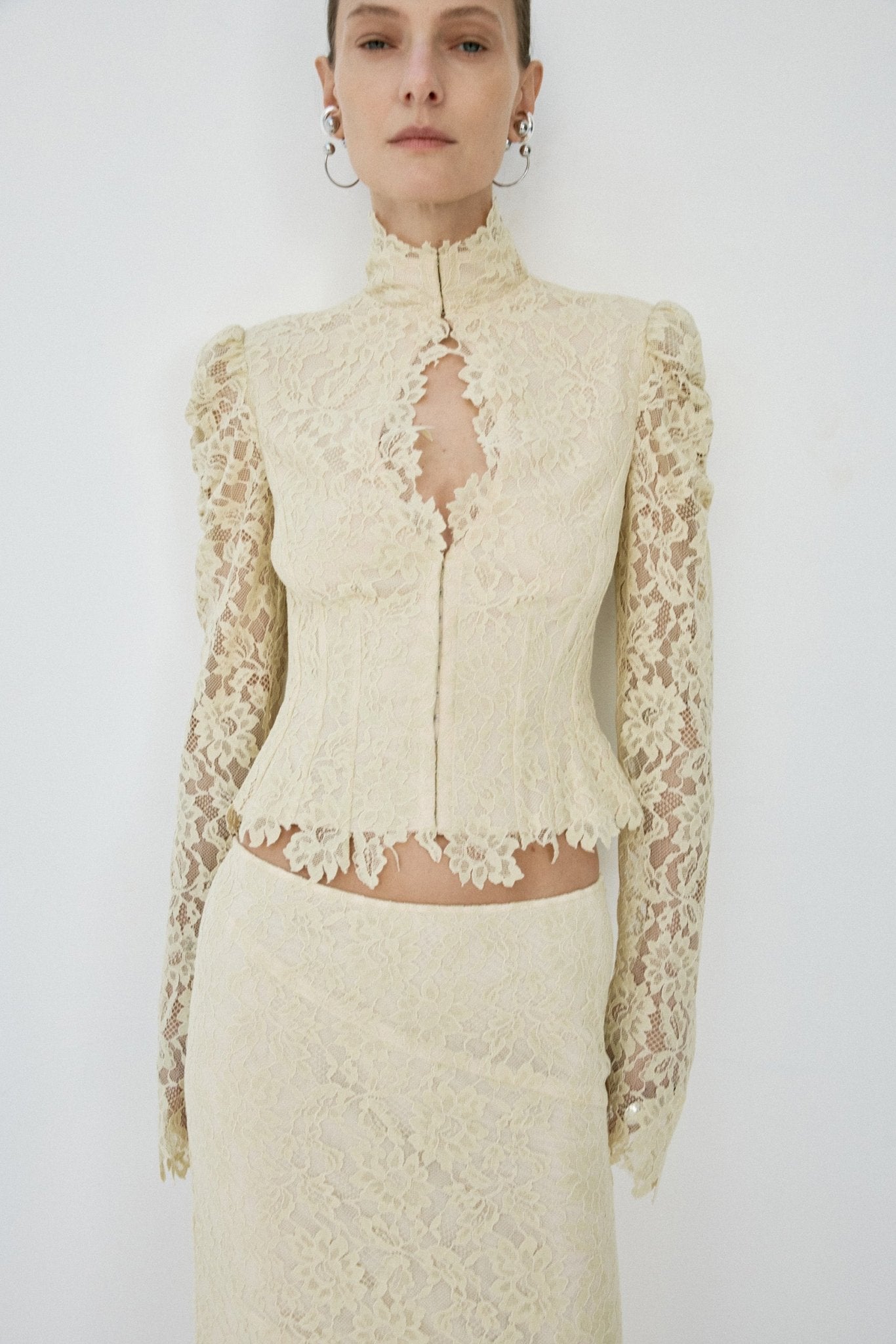 VITALIS TOP IN SOFT YELLOW LACE