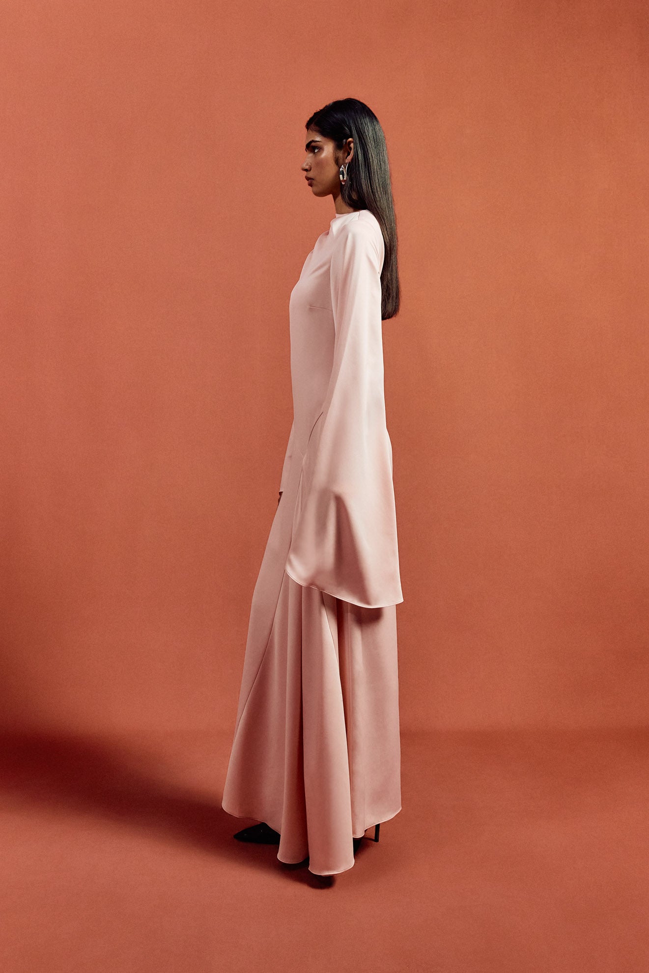 HAUSOS MAXI DRESS IN BABY PINK SATIN CREPE - De La Vali