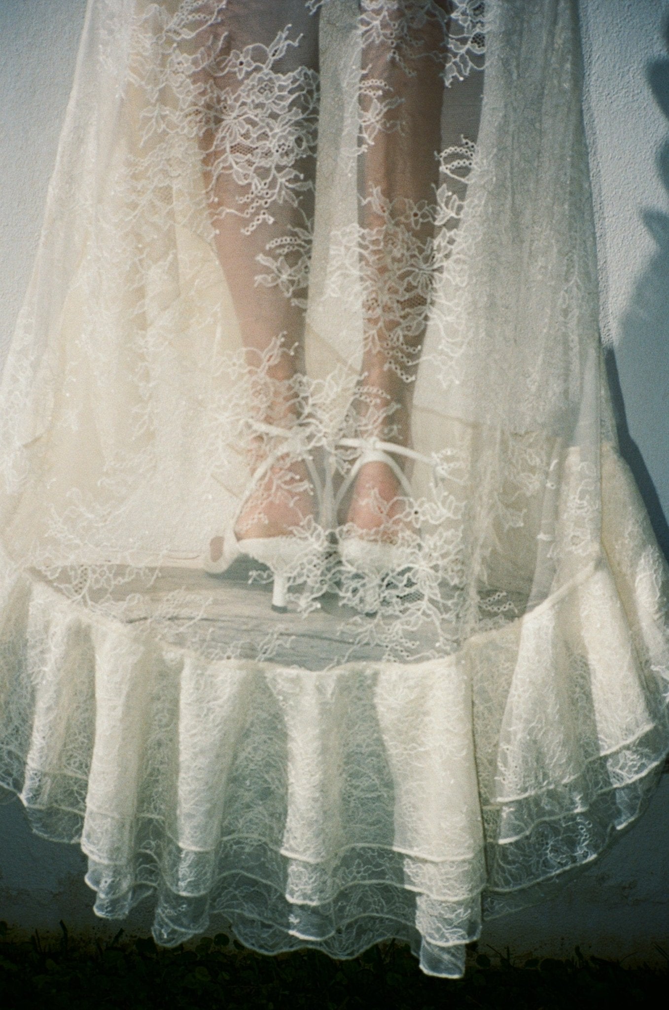 AUSTERE MAXI DRESS IN IVORY LACE - De La Vali