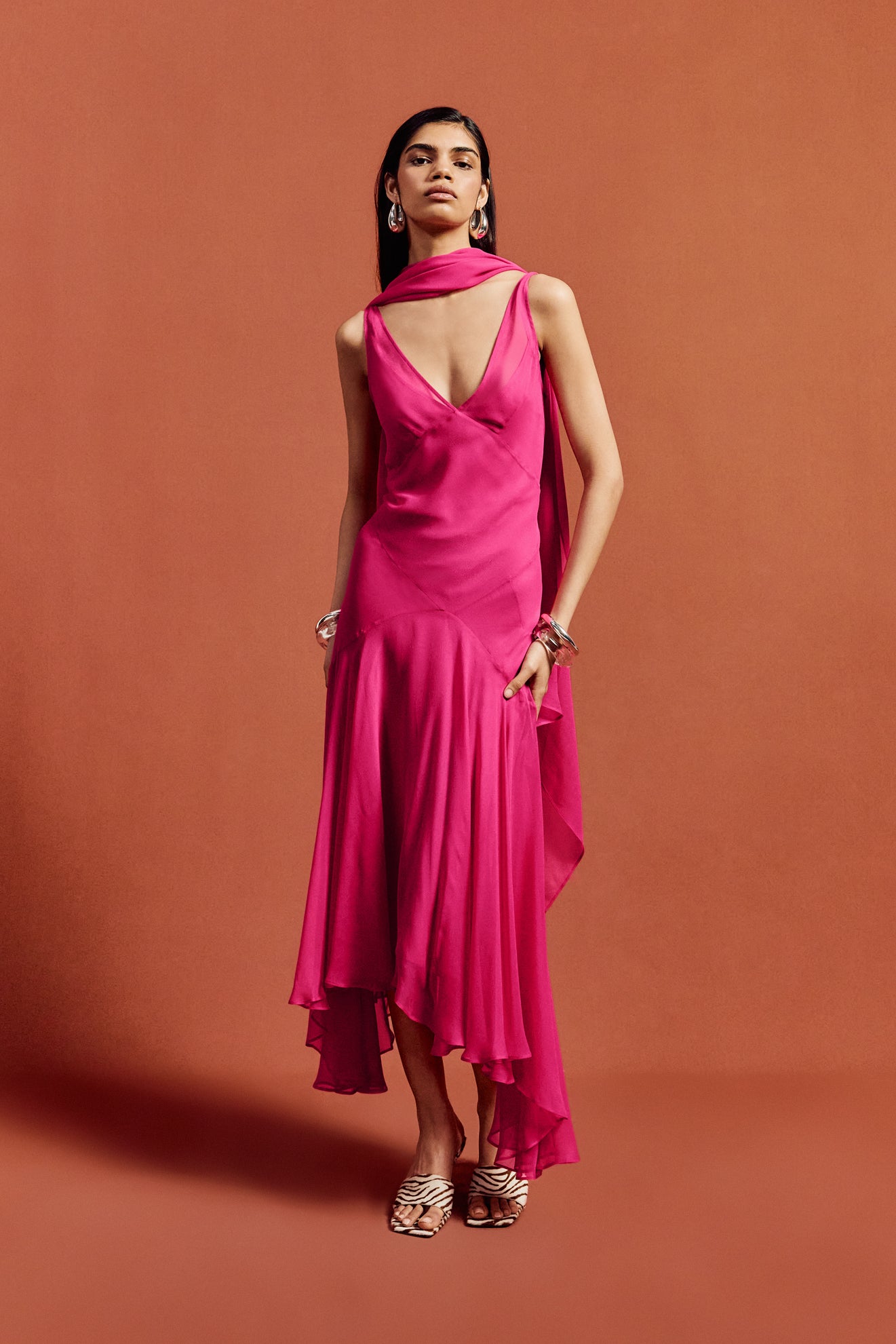 MISTICA MIDI DRESS IN HOT PINK SILK CHIFFON - De La Vali