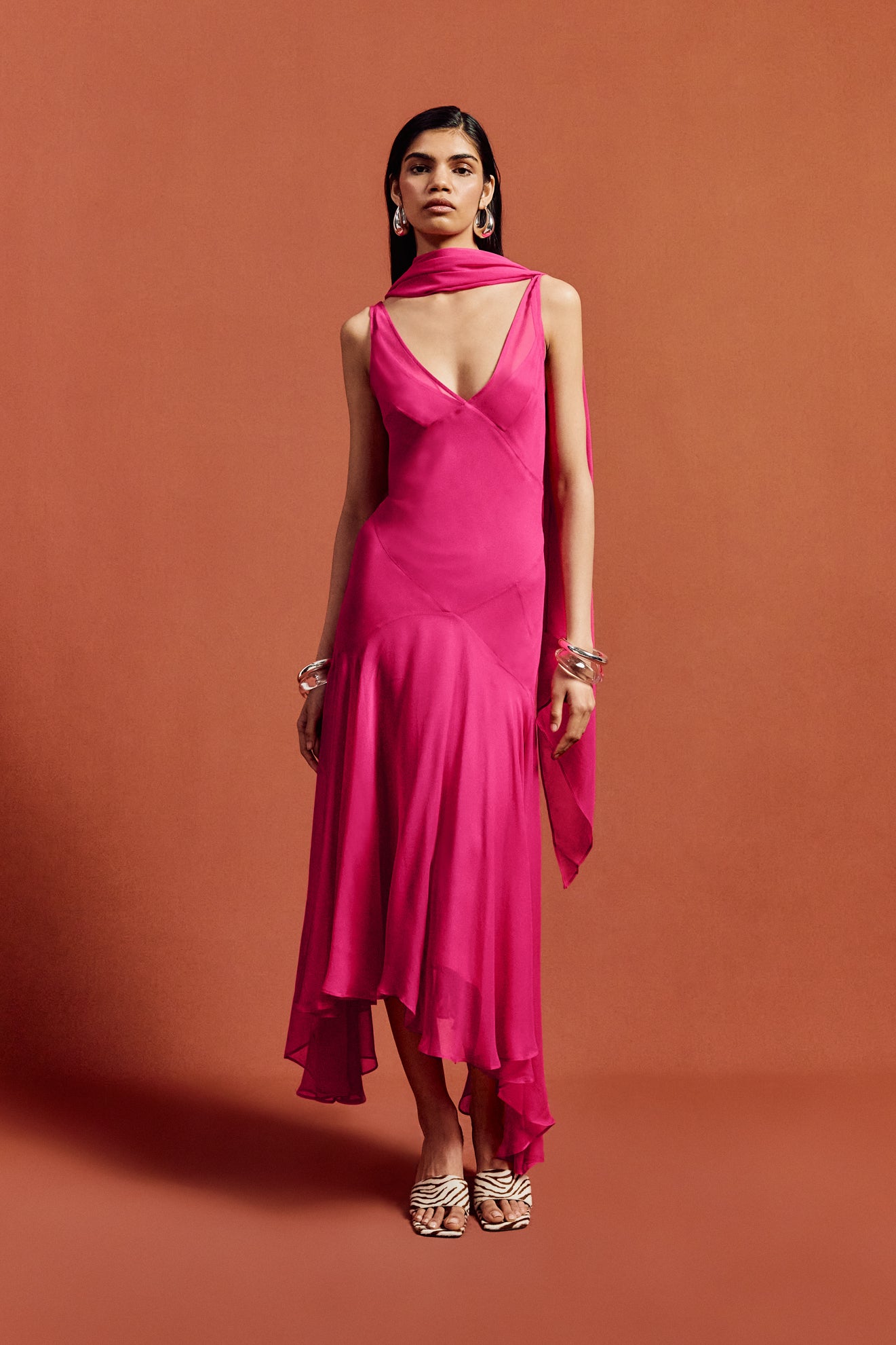 MISTICA MIDI DRESS IN HOT PINK SILK CHIFFON - De La Vali