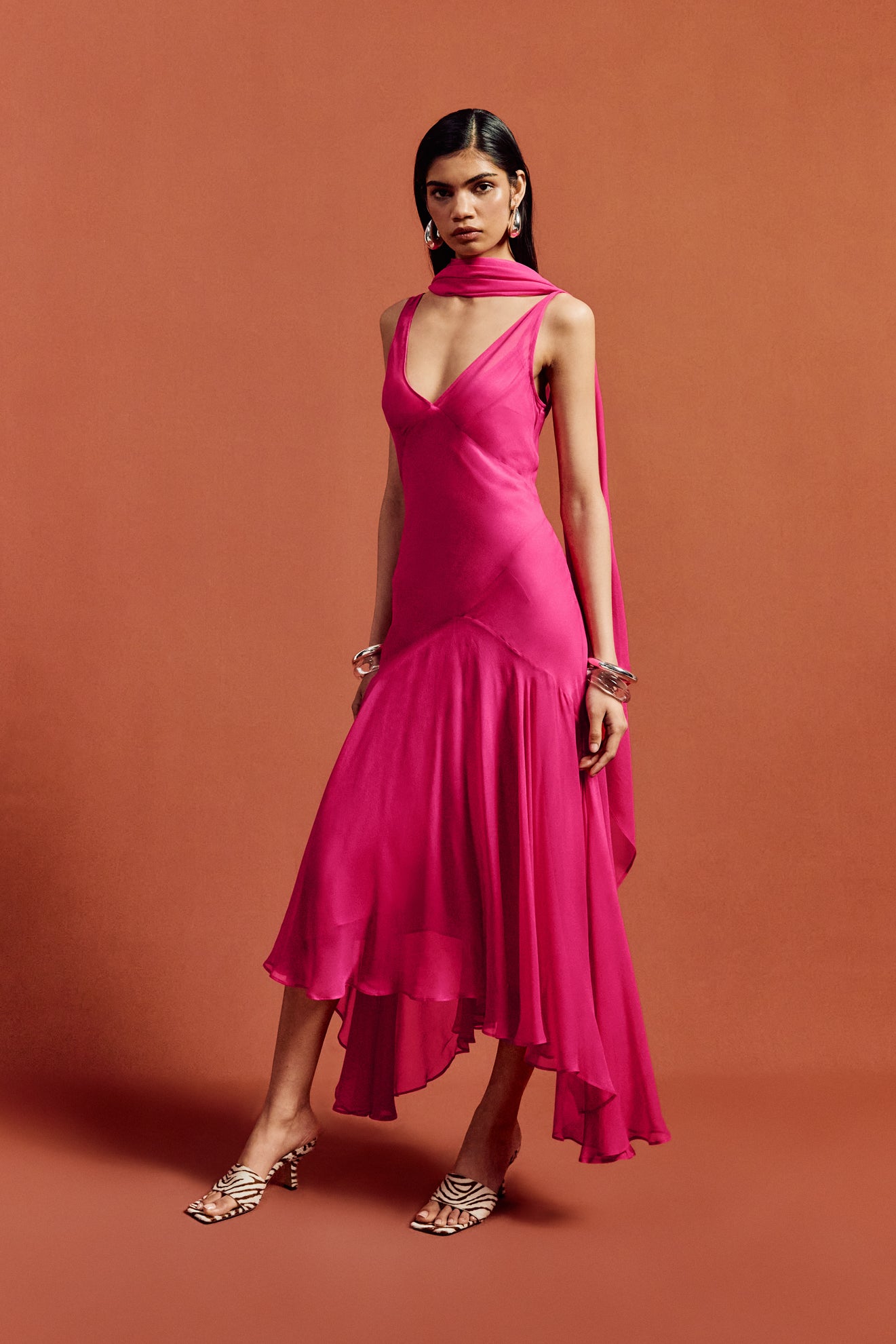 MISTICA MIDI DRESS IN HOT PINK SILK CHIFFON - De La Vali